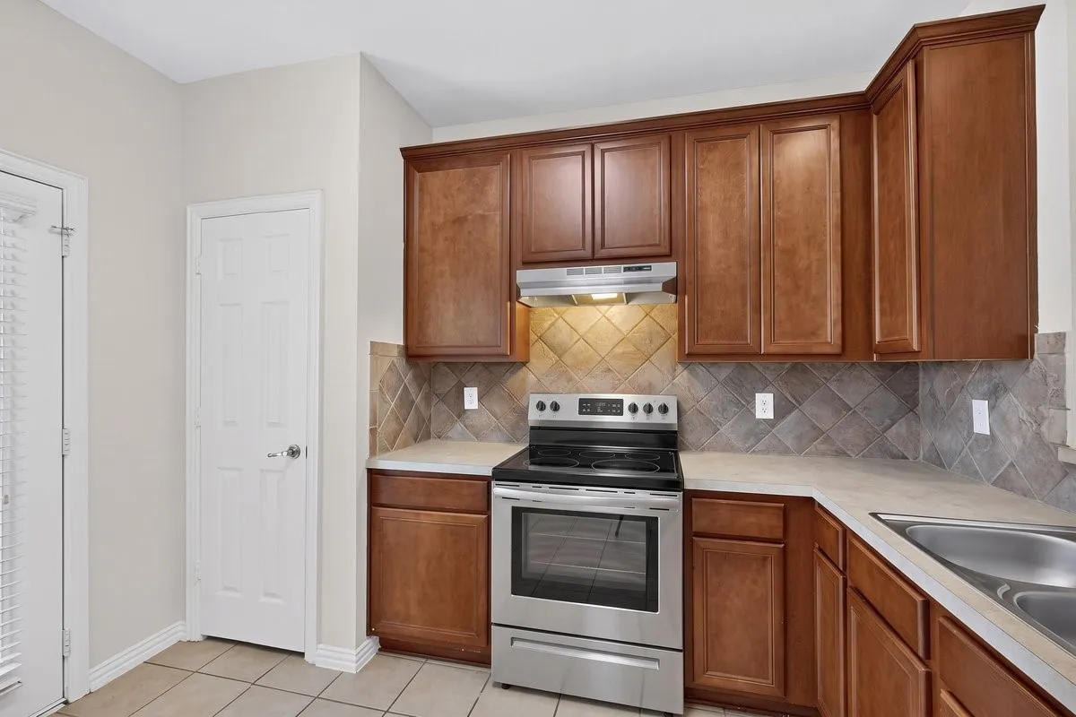 Townhouse For Rent in Denton County , 7217 Mediterranean Drive, Plano, Texas 75093, 2 Bedroom, 2 Bathroom, 2 Garage spaces, 1,562 Sqft, built in 2005, mls#21386992, Real Estate Agent in Plano, Homes For Rent in Denton county, Homes For Rent in Plano, Realtor in Plano Texas, Real Estate Brokerage Independent Realty Texas, Luminita Cordes Realtor