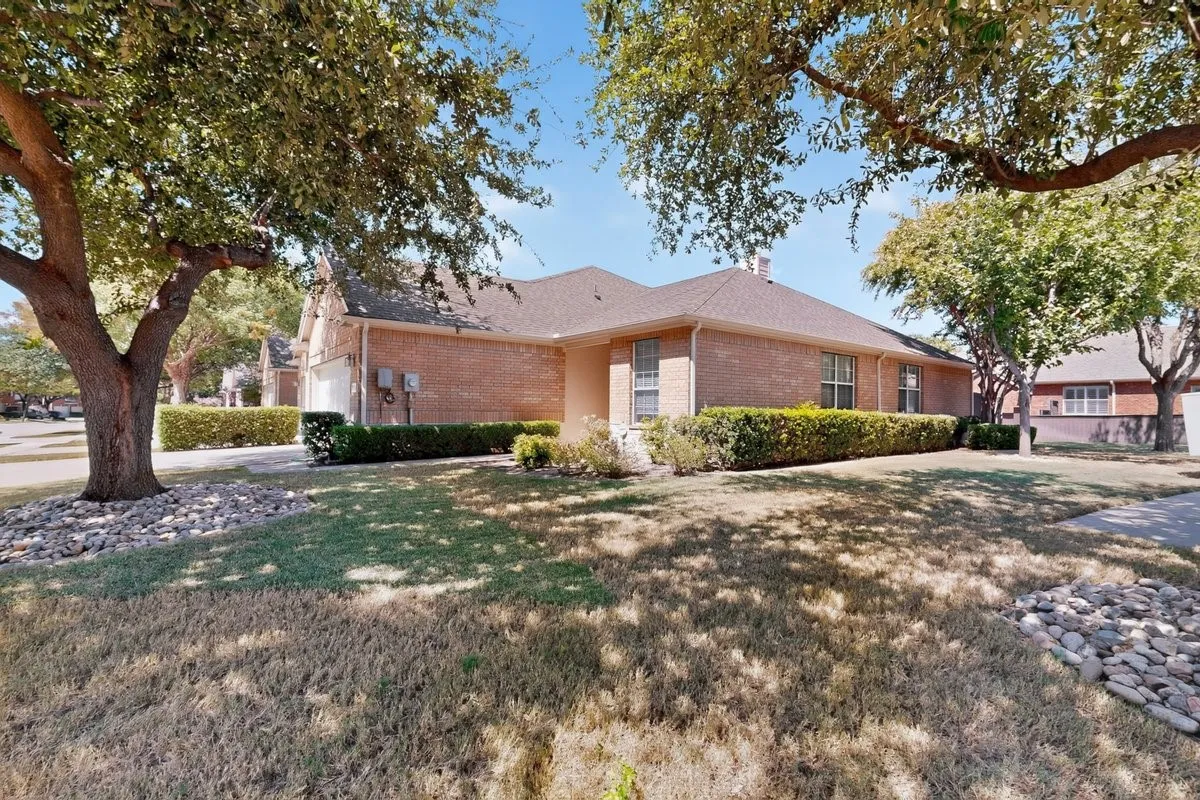 Townhouse For Rent in Denton County , 7217 Mediterranean Drive, Plano, Texas 75093, 2 Bedroom, 2 Bathroom, 2 Garage spaces, 1,562 Sqft, built in 2005, mls#21386992, Real Estate Agent in Plano, Homes For Rent in Denton county, Homes For Rent in Plano, Realtor in Plano Texas, Real Estate Brokerage Independent Realty Texas, Luminita Cordes Realtor