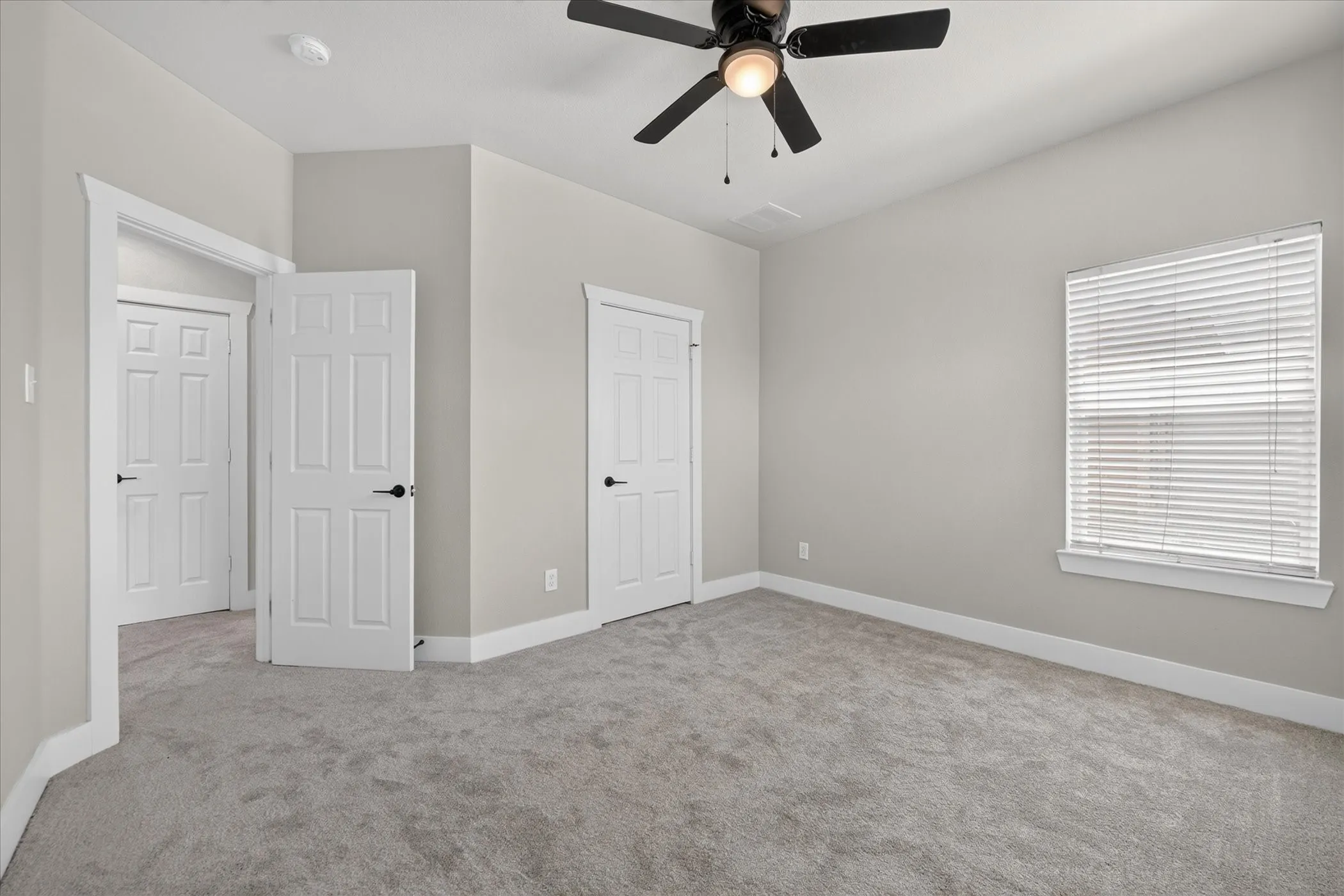 Townhouse For Sale in Tarrant County , 1412 Ravenwood Drive, Mansfield, Texas 76063, 4 Bedroom, 3 Bathroom, 2 Garage spaces, 2,324 Sqft, built in 2006, mls#21374925, Real Estate Agent in Mansfield, Homes For Sale in Tarrant county, Homes For Sale in Mansfield, Realtor in Mansfield Texas, Real Estate Brokerage Independent Realty Texas, Luminita Cordes Realtor