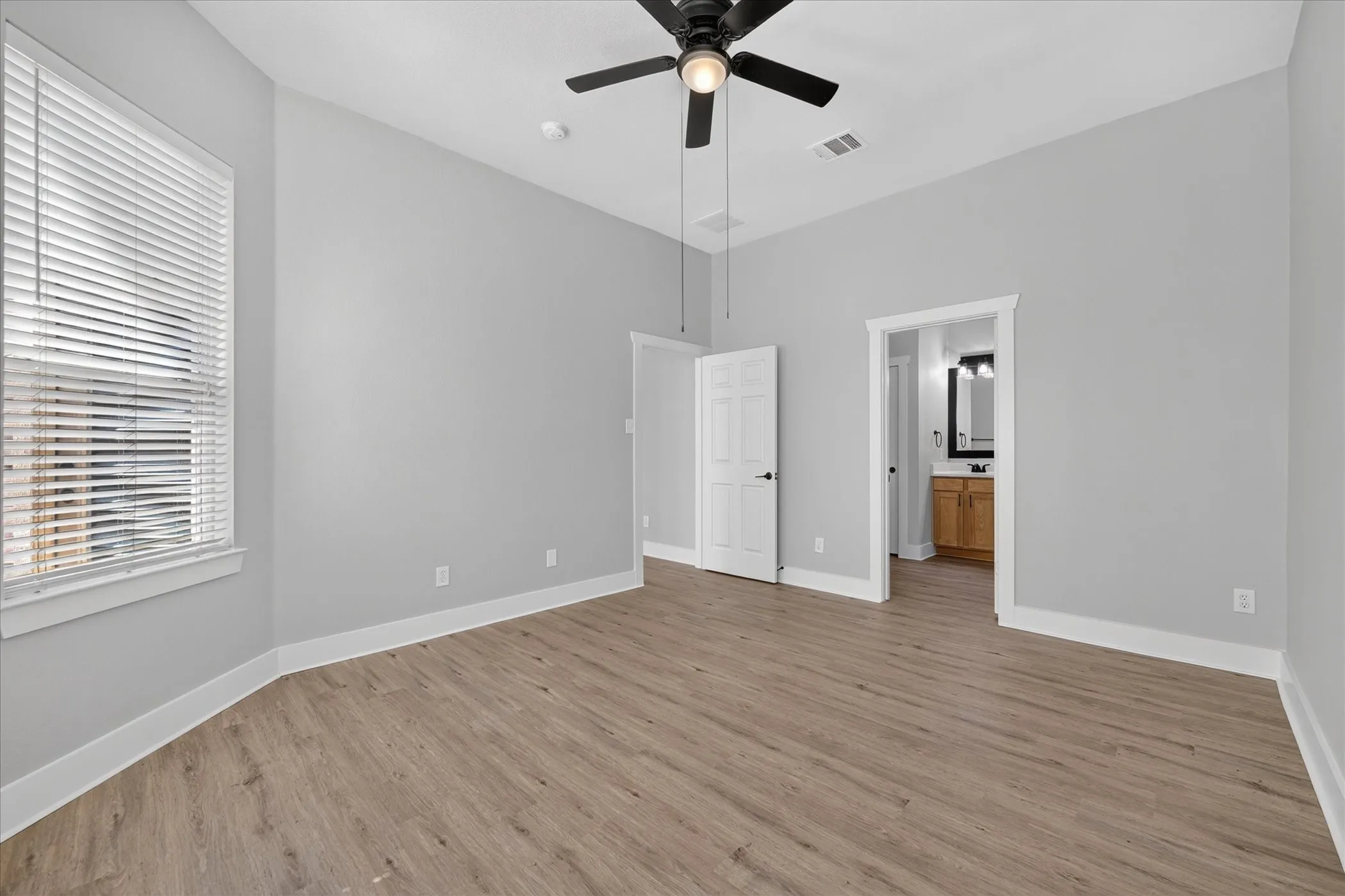 Townhouse For Sale in Tarrant County , 1412 Ravenwood Drive, Mansfield, Texas 76063, 4 Bedroom, 3 Bathroom, 2 Garage spaces, 2,324 Sqft, built in 2006, mls#21374925, Real Estate Agent in Mansfield, Homes For Sale in Tarrant county, Homes For Sale in Mansfield, Realtor in Mansfield Texas, Real Estate Brokerage Independent Realty Texas, Luminita Cordes Realtor