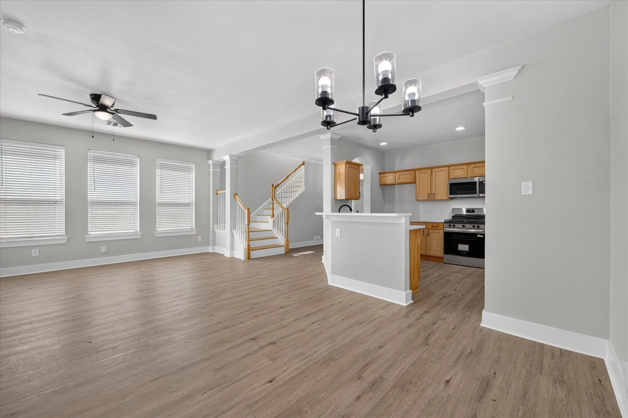 Townhouse For Sale in Tarrant County , 1412 Ravenwood Drive, Mansfield, Texas 76063, 4 Bedroom, 3 Bathroom, 2 Garage spaces, 2,324 Sqft, built in 2006, mls#21374925, Real Estate Agent in Mansfield, Homes For Sale in Tarrant county, Homes For Sale in Mansfield, Realtor in Mansfield Texas, Real Estate Brokerage Independent Realty Texas, Luminita Cordes Realtor