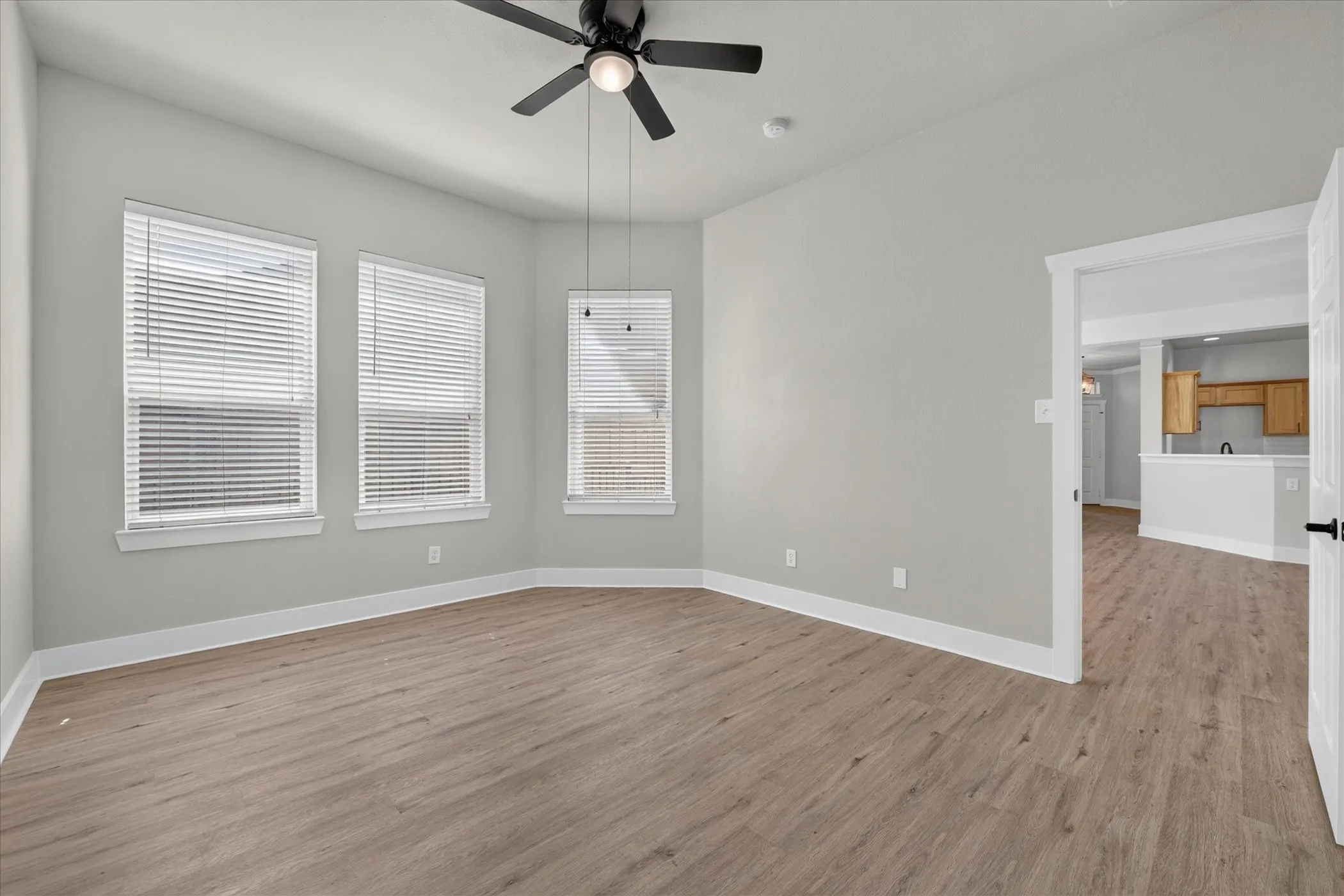 Townhouse For Sale in Tarrant County , 1412 Ravenwood Drive, Mansfield, Texas 76063, 4 Bedroom, 3 Bathroom, 2 Garage spaces, 2,324 Sqft, built in 2006, mls#21374925, Real Estate Agent in Mansfield, Homes For Sale in Tarrant county, Homes For Sale in Mansfield, Realtor in Mansfield Texas, Real Estate Brokerage Independent Realty Texas, Luminita Cordes Realtor