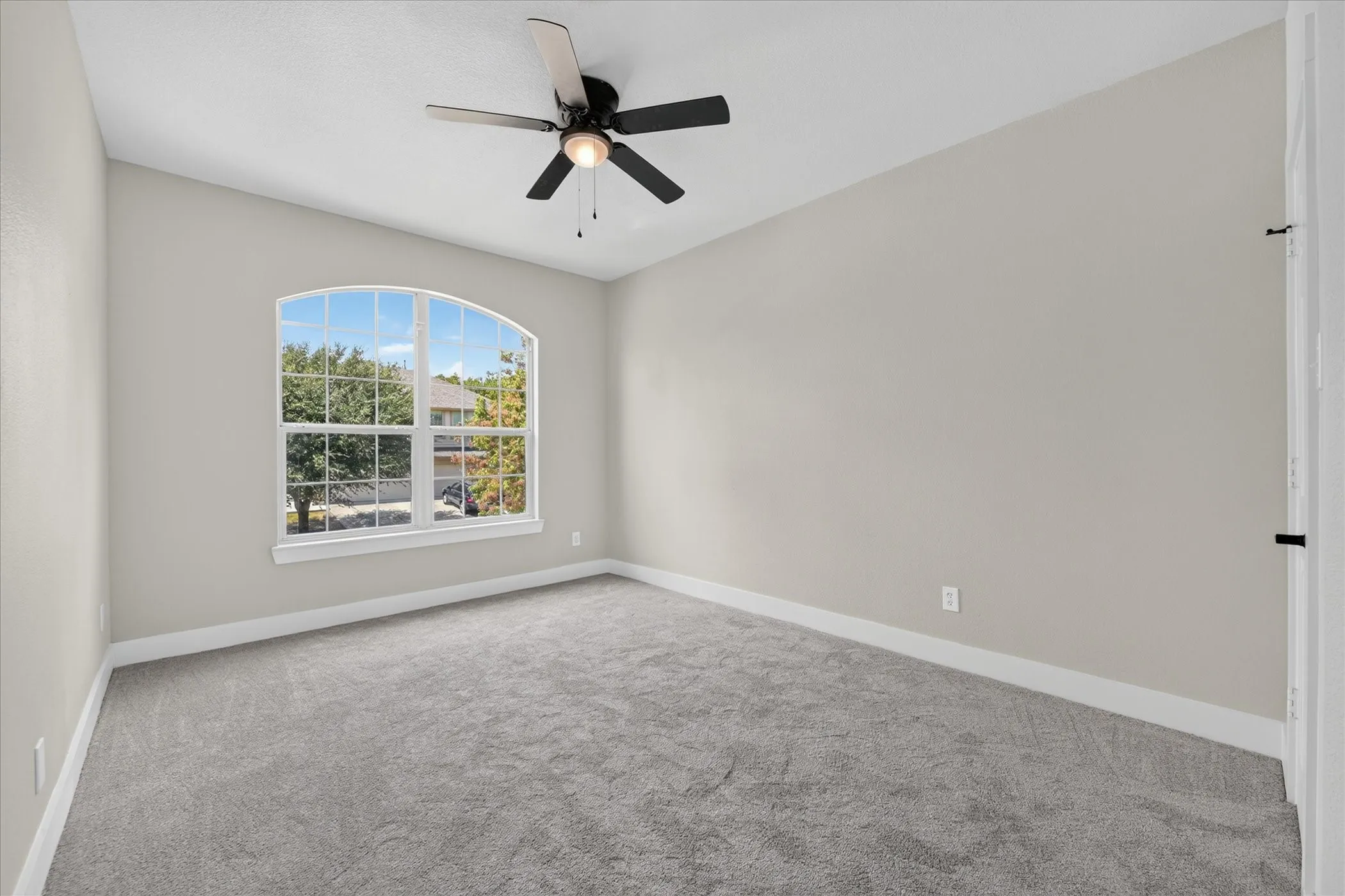Townhouse For Sale in Tarrant County , 1412 Ravenwood Drive, Mansfield, Texas 76063, 4 Bedroom, 3 Bathroom, 2 Garage spaces, 2,324 Sqft, built in 2006, mls#21374925, Real Estate Agent in Mansfield, Homes For Sale in Tarrant county, Homes For Sale in Mansfield, Realtor in Mansfield Texas, Real Estate Brokerage Independent Realty Texas, Luminita Cordes Realtor