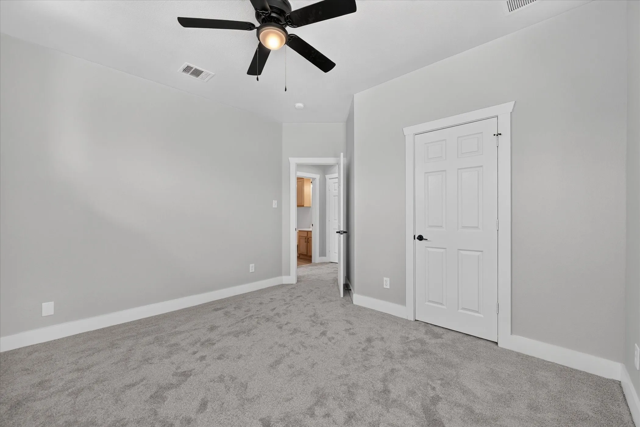 Townhouse For Sale in Tarrant County , 1412 Ravenwood Drive, Mansfield, Texas 76063, 4 Bedroom, 3 Bathroom, 2 Garage spaces, 2,324 Sqft, built in 2006, mls#21374925, Real Estate Agent in Mansfield, Homes For Sale in Tarrant county, Homes For Sale in Mansfield, Realtor in Mansfield Texas, Real Estate Brokerage Independent Realty Texas, Luminita Cordes Realtor