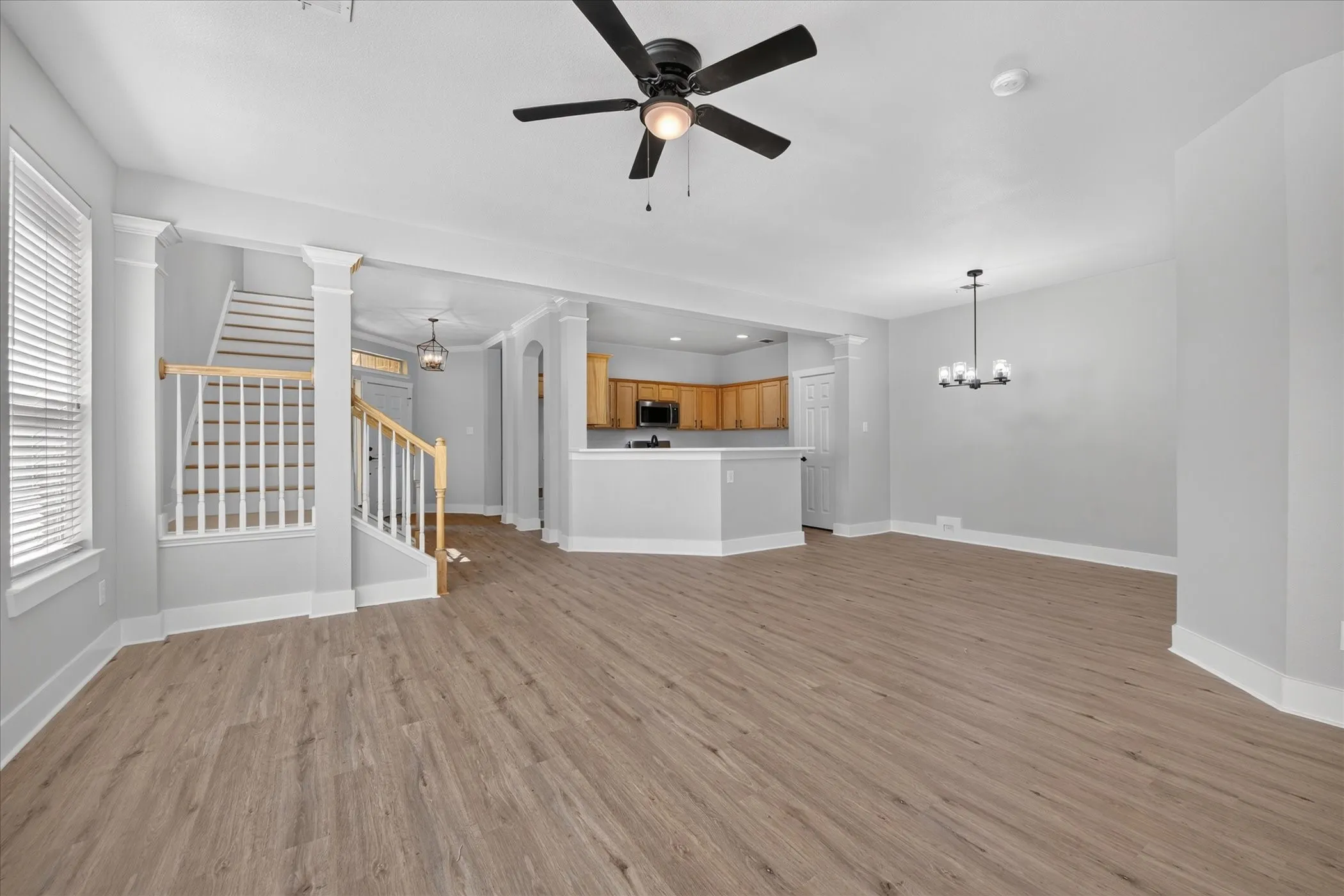 Townhouse For Sale in Tarrant County , 1412 Ravenwood Drive, Mansfield, Texas 76063, 4 Bedroom, 3 Bathroom, 2 Garage spaces, 2,324 Sqft, built in 2006, mls#21374925, Real Estate Agent in Mansfield, Homes For Sale in Tarrant county, Homes For Sale in Mansfield, Realtor in Mansfield Texas, Real Estate Brokerage Independent Realty Texas, Luminita Cordes Realtor