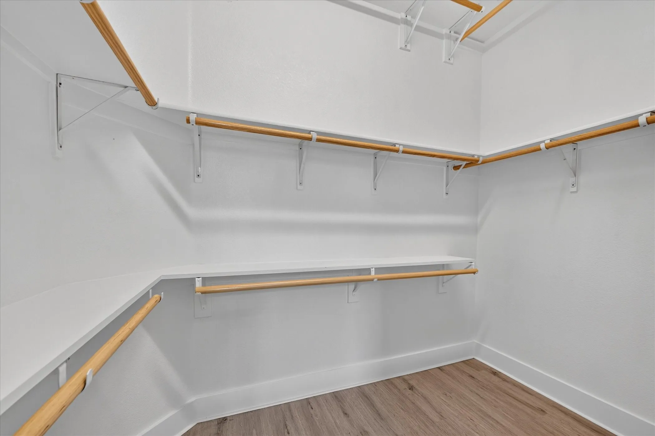 Townhouse For Sale in Tarrant County , 1412 Ravenwood Drive, Mansfield, Texas 76063, 4 Bedroom, 3 Bathroom, 2 Garage spaces, 2,324 Sqft, built in 2006, mls#21374925, Real Estate Agent in Mansfield, Homes For Sale in Tarrant county, Homes For Sale in Mansfield, Realtor in Mansfield Texas, Real Estate Brokerage Independent Realty Texas, Luminita Cordes Realtor