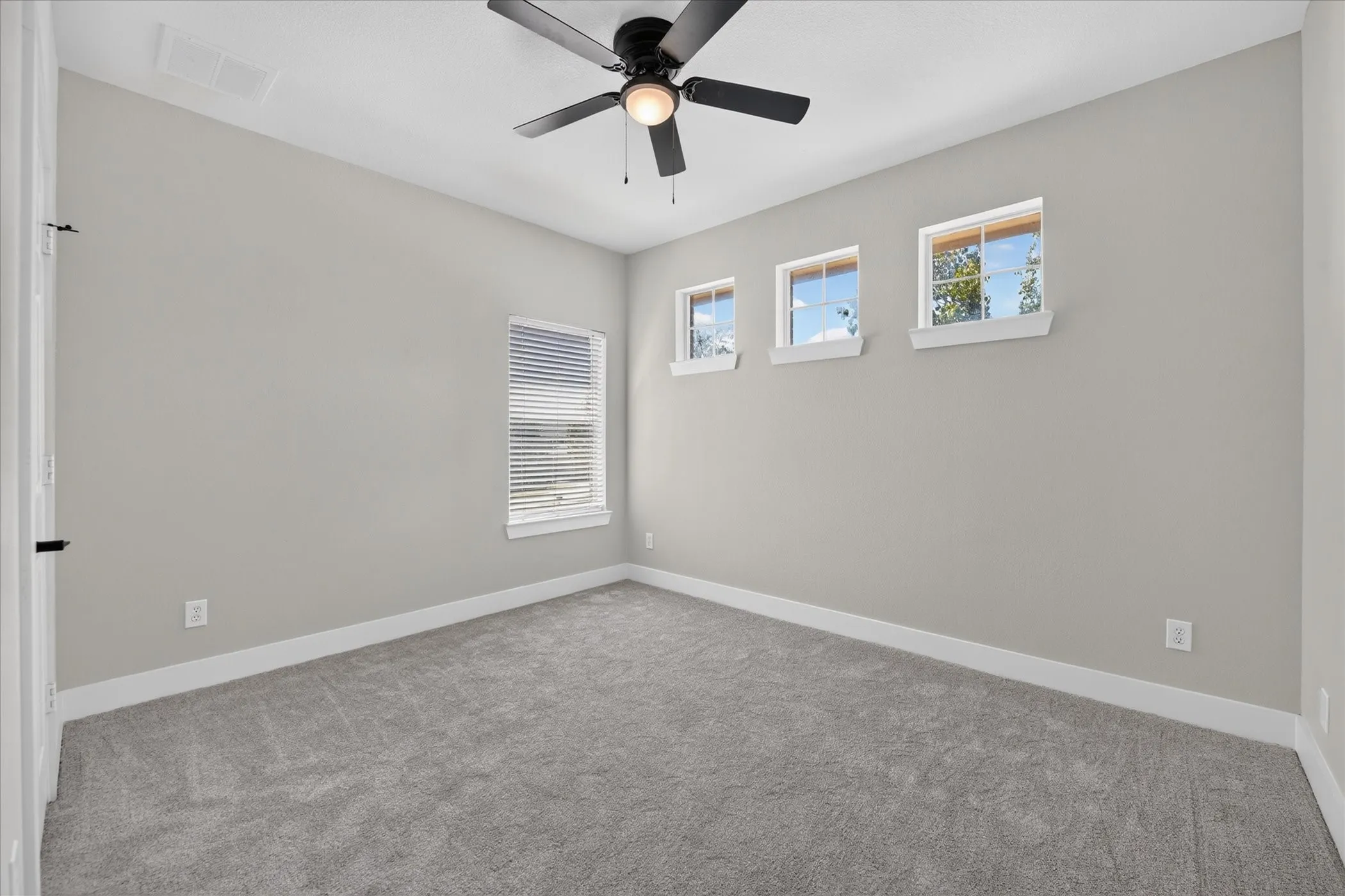 Townhouse For Sale in Tarrant County , 1412 Ravenwood Drive, Mansfield, Texas 76063, 4 Bedroom, 3 Bathroom, 2 Garage spaces, 2,324 Sqft, built in 2006, mls#21374925, Real Estate Agent in Mansfield, Homes For Sale in Tarrant county, Homes For Sale in Mansfield, Realtor in Mansfield Texas, Real Estate Brokerage Independent Realty Texas, Luminita Cordes Realtor