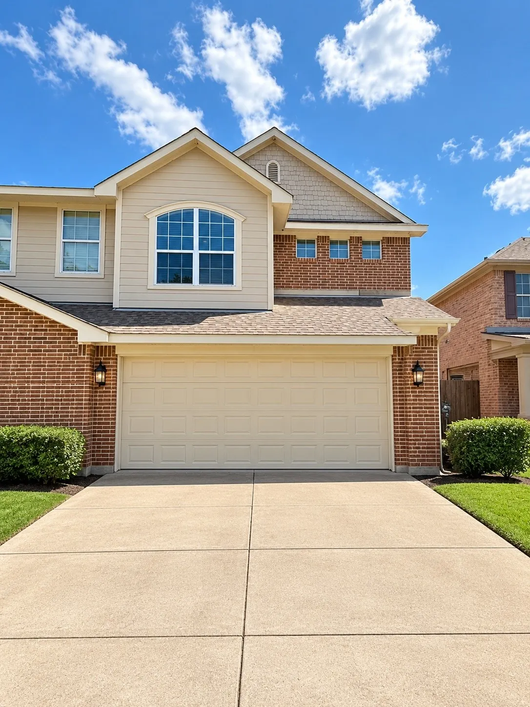 Townhouse For Sale in Tarrant County , 1412 Ravenwood Drive, Mansfield, Texas 76063, 4 Bedroom, 3 Bathroom, 2 Garage spaces, 2,324 Sqft, built in 2006, mls#21374925, Real Estate Agent in Mansfield, Homes For Sale in Tarrant county, Homes For Sale in Mansfield, Realtor in Mansfield Texas, Real Estate Brokerage Independent Realty Texas, Luminita Cordes Realtor