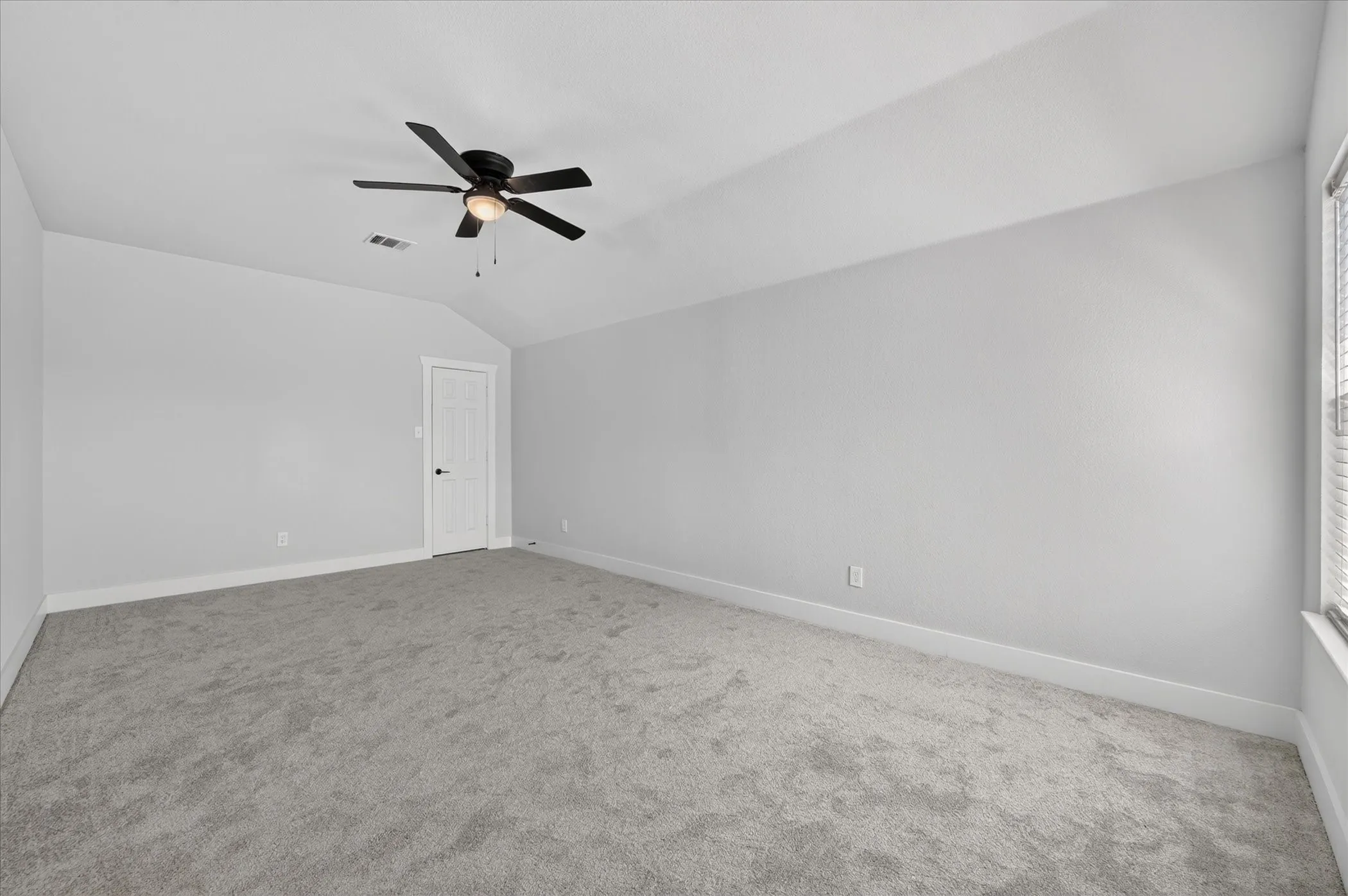 Townhouse For Sale in Tarrant County , 1412 Ravenwood Drive, Mansfield, Texas 76063, 4 Bedroom, 3 Bathroom, 2 Garage spaces, 2,324 Sqft, built in 2006, mls#21374925, Real Estate Agent in Mansfield, Homes For Sale in Tarrant county, Homes For Sale in Mansfield, Realtor in Mansfield Texas, Real Estate Brokerage Independent Realty Texas, Luminita Cordes Realtor