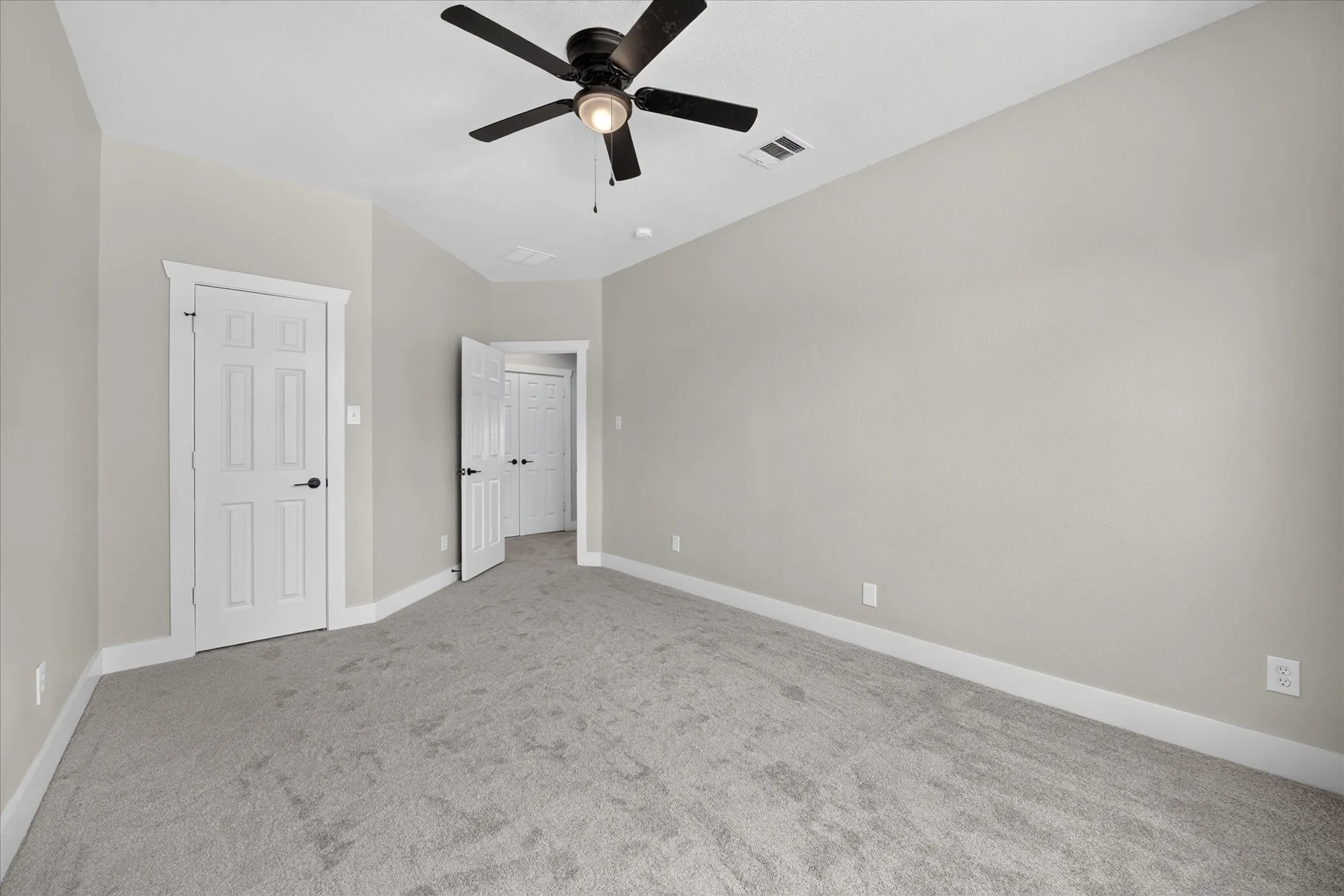 Townhouse For Sale in Tarrant County , 1412 Ravenwood Drive, Mansfield, Texas 76063, 4 Bedroom, 3 Bathroom, 2 Garage spaces, 2,324 Sqft, built in 2006, mls#21374925, Real Estate Agent in Mansfield, Homes For Sale in Tarrant county, Homes For Sale in Mansfield, Realtor in Mansfield Texas, Real Estate Brokerage Independent Realty Texas, Luminita Cordes Realtor