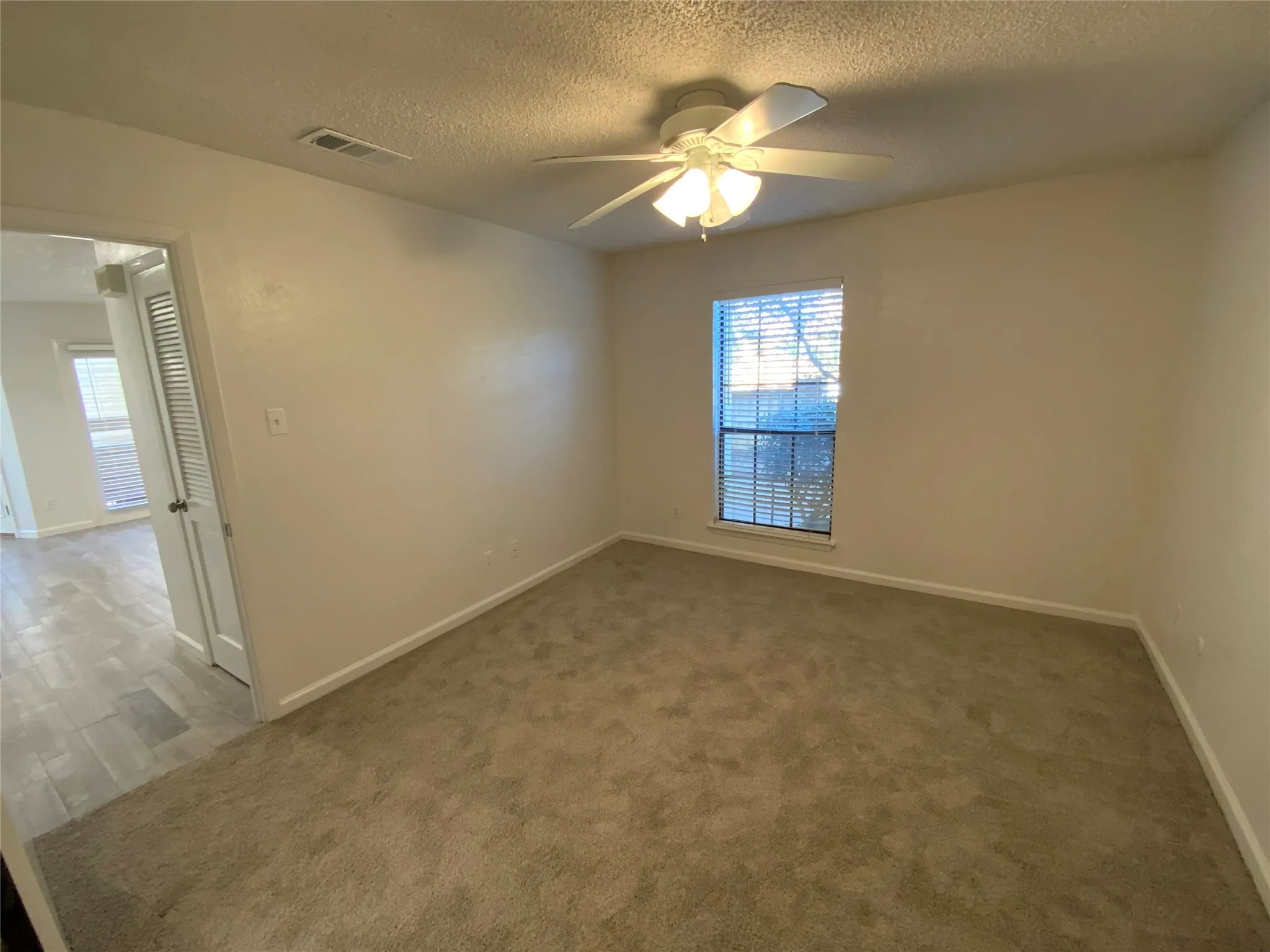 Condominium For Rent in Tarrant County , 1911 Chasewood Circle 110, Arlington, Texas 76011, 1 Bedroom, 1 Bathroom, Garage spaces, 792 Sqft, built in 1981, mls#21386997, Real Estate Agent in Arlington, Homes For Rent in Tarrant county, Homes For Rent in Arlington, Realtor in Arlington Texas, Real Estate Brokerage Independent Realty Texas, Luminita Cordes Realtor