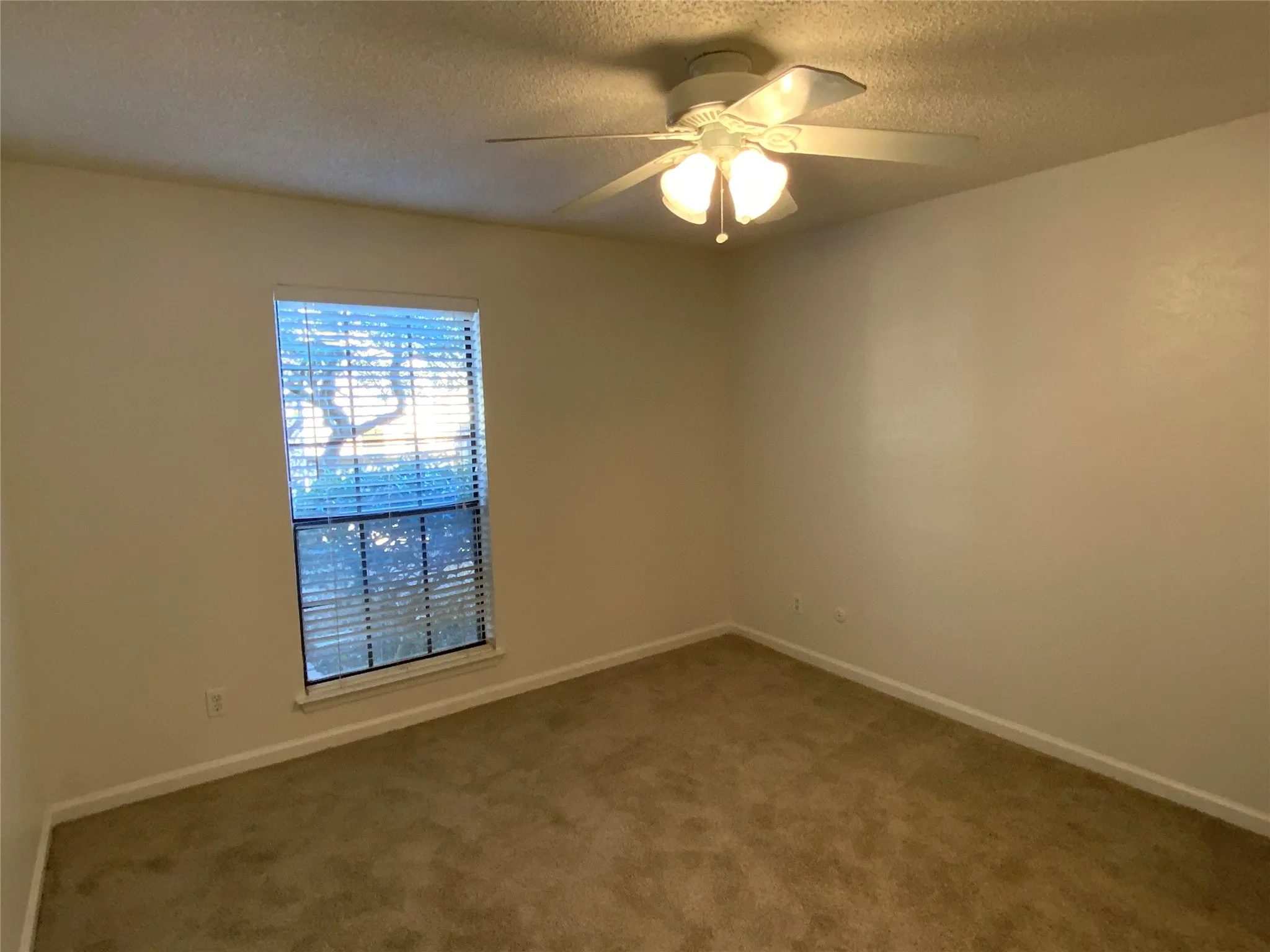 Condominium For Rent in Tarrant County , 1911 Chasewood Circle 110, Arlington, Texas 76011, 1 Bedroom, 1 Bathroom, Garage spaces, 792 Sqft, built in 1981, mls#21386997, Real Estate Agent in Arlington, Homes For Rent in Tarrant county, Homes For Rent in Arlington, Realtor in Arlington Texas, Real Estate Brokerage Independent Realty Texas, Luminita Cordes Realtor