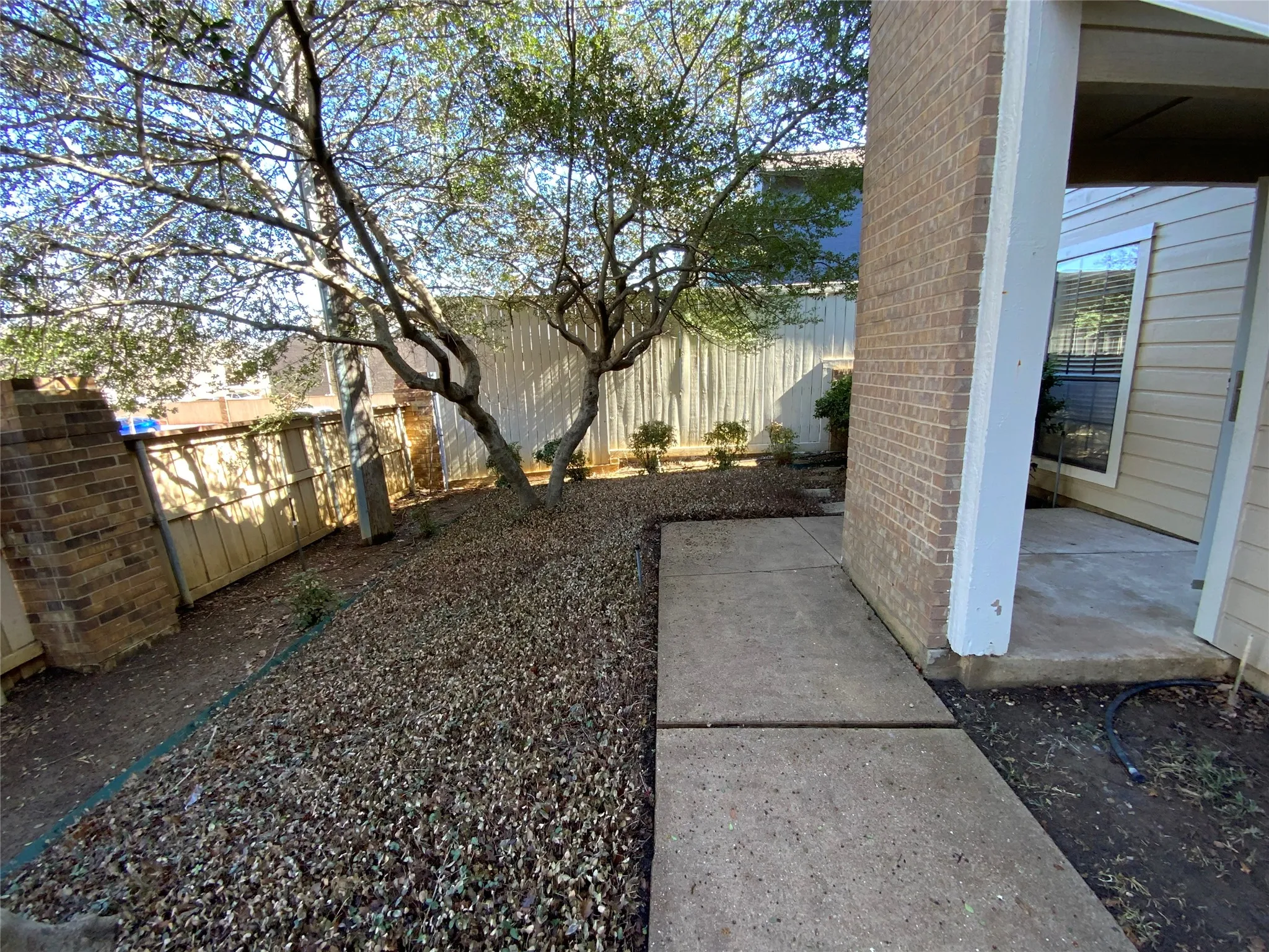 Condominium For Rent in Tarrant County , 1911 Chasewood Circle 110, Arlington, Texas 76011, 1 Bedroom, 1 Bathroom, Garage spaces, 792 Sqft, built in 1981, mls#21386997, Real Estate Agent in Arlington, Homes For Rent in Tarrant county, Homes For Rent in Arlington, Realtor in Arlington Texas, Real Estate Brokerage Independent Realty Texas, Luminita Cordes Realtor