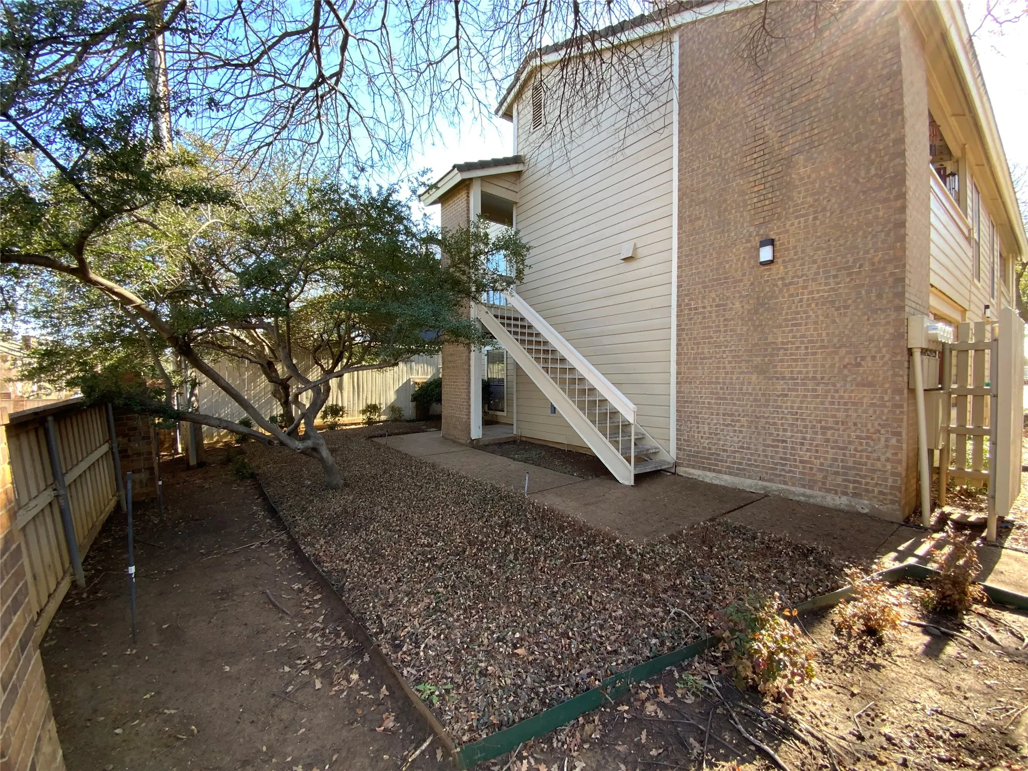 Condominium For Rent in Tarrant County , 1911 Chasewood Circle 110, Arlington, Texas 76011, 1 Bedroom, 1 Bathroom, Garage spaces, 792 Sqft, built in 1981, mls#21386997, Real Estate Agent in Arlington, Homes For Rent in Tarrant county, Homes For Rent in Arlington, Realtor in Arlington Texas, Real Estate Brokerage Independent Realty Texas, Luminita Cordes Realtor