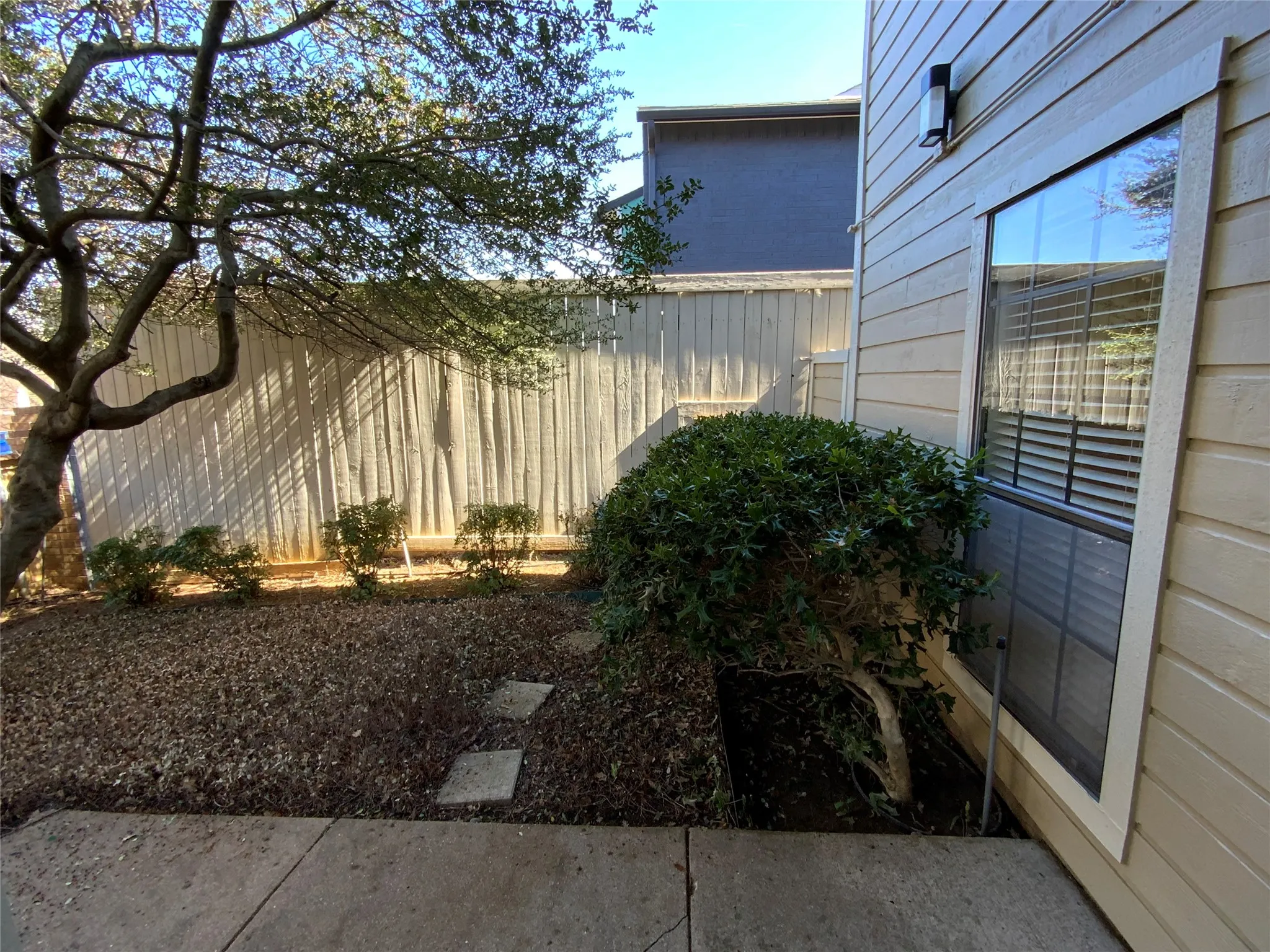 Condominium For Rent in Tarrant County , 1911 Chasewood Circle 110, Arlington, Texas 76011, 1 Bedroom, 1 Bathroom, Garage spaces, 792 Sqft, built in 1981, mls#21386997, Real Estate Agent in Arlington, Homes For Rent in Tarrant county, Homes For Rent in Arlington, Realtor in Arlington Texas, Real Estate Brokerage Independent Realty Texas, Luminita Cordes Realtor