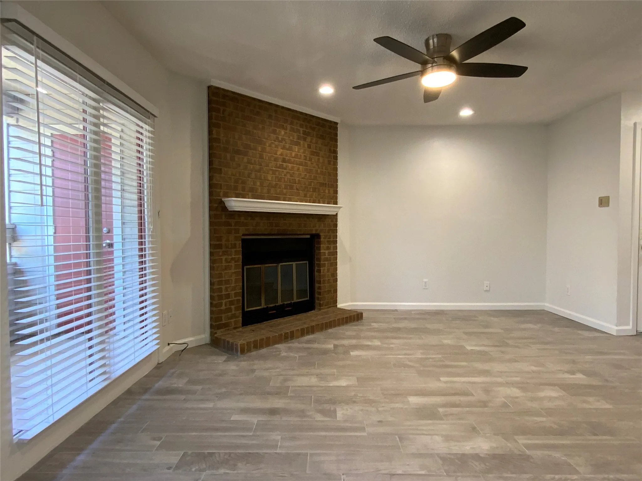 Condominium For Rent in Tarrant County , 1911 Chasewood Circle 110, Arlington, Texas 76011, 1 Bedroom, 1 Bathroom, Garage spaces, 792 Sqft, built in 1981, mls#21386997, Real Estate Agent in Arlington, Homes For Rent in Tarrant county, Homes For Rent in Arlington, Realtor in Arlington Texas, Real Estate Brokerage Independent Realty Texas, Luminita Cordes Realtor