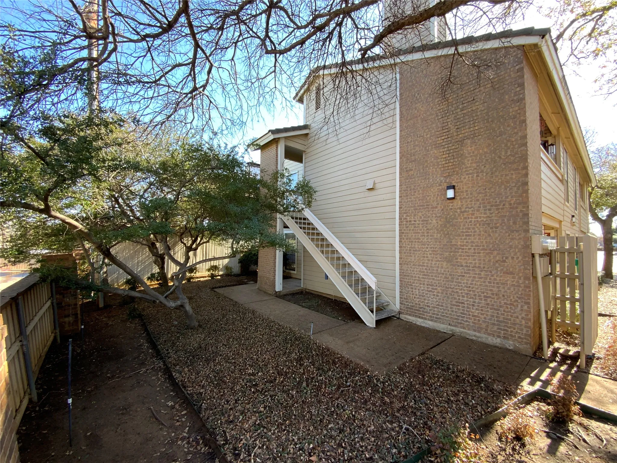 Condominium For Rent in Tarrant County , 1911 Chasewood Circle 110, Arlington, Texas 76011, 1 Bedroom, 1 Bathroom, Garage spaces, 792 Sqft, built in 1981, mls#21386997, Real Estate Agent in Arlington, Homes For Rent in Tarrant county, Homes For Rent in Arlington, Realtor in Arlington Texas, Real Estate Brokerage Independent Realty Texas, Luminita Cordes Realtor
