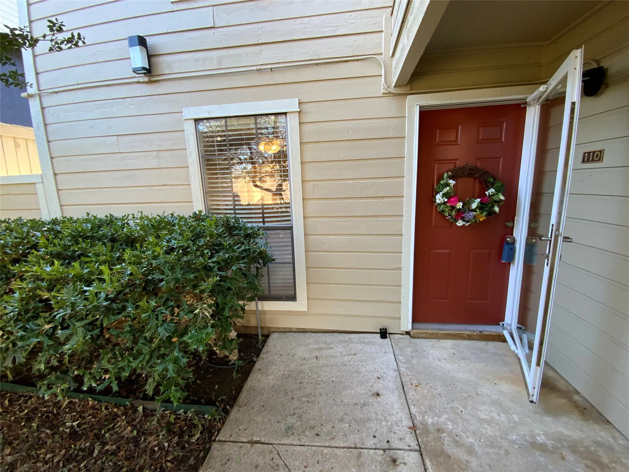 Condominium For Rent in Tarrant County , 1911 Chasewood Circle 110, Arlington, Texas 76011, 1 Bedroom, 1 Bathroom, Garage spaces, 792 Sqft, built in 1981, mls#21386997, Real Estate Agent in Arlington, Homes For Rent in Tarrant county, Homes For Rent in Arlington, Realtor in Arlington Texas, Real Estate Brokerage Independent Realty Texas, Luminita Cordes Realtor
