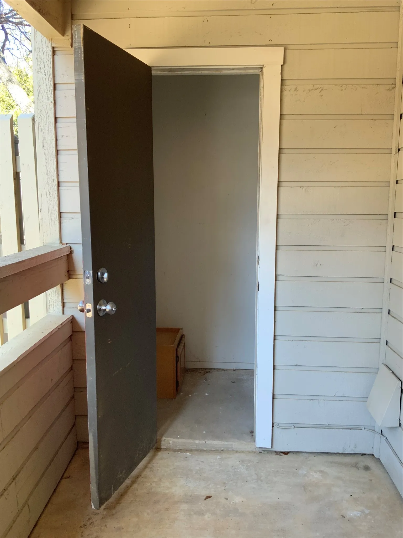 Condominium For Rent in Tarrant County , 1911 Chasewood Circle 110, Arlington, Texas 76011, 1 Bedroom, 1 Bathroom, Garage spaces, 792 Sqft, built in 1981, mls#21386997, Real Estate Agent in Arlington, Homes For Rent in Tarrant county, Homes For Rent in Arlington, Realtor in Arlington Texas, Real Estate Brokerage Independent Realty Texas, Luminita Cordes Realtor