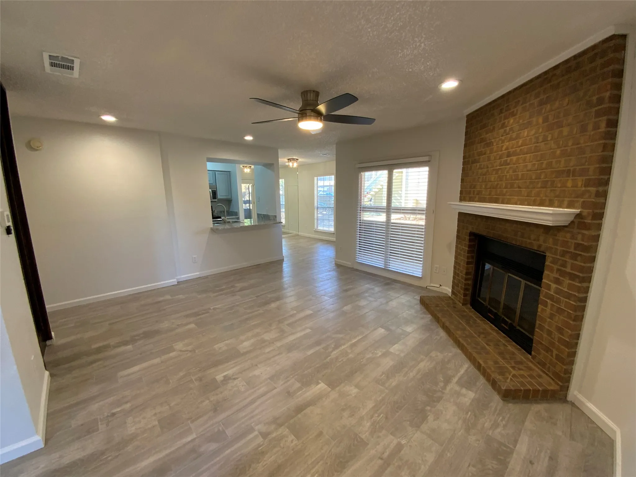 Condominium For Rent in Tarrant County , 1911 Chasewood Circle 110, Arlington, Texas 76011, 1 Bedroom, 1 Bathroom, Garage spaces, 792 Sqft, built in 1981, mls#21386997, Real Estate Agent in Arlington, Homes For Rent in Tarrant county, Homes For Rent in Arlington, Realtor in Arlington Texas, Real Estate Brokerage Independent Realty Texas, Luminita Cordes Realtor