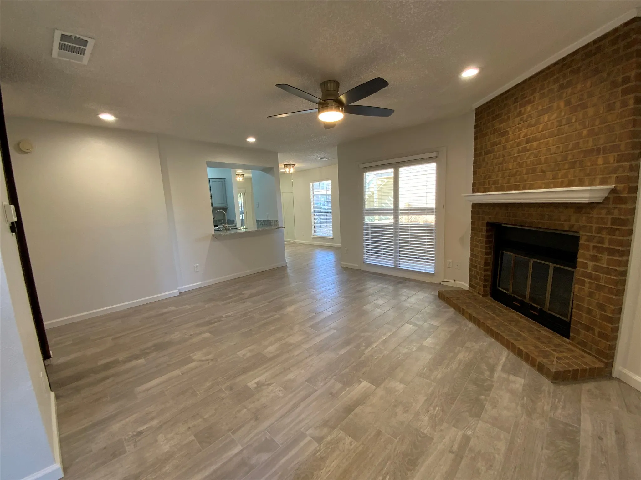 Condominium For Rent in Tarrant County , 1911 Chasewood Circle 110, Arlington, Texas 76011, 1 Bedroom, 1 Bathroom, Garage spaces, 792 Sqft, built in 1981, mls#21386997, Real Estate Agent in Arlington, Homes For Rent in Tarrant county, Homes For Rent in Arlington, Realtor in Arlington Texas, Real Estate Brokerage Independent Realty Texas, Luminita Cordes Realtor