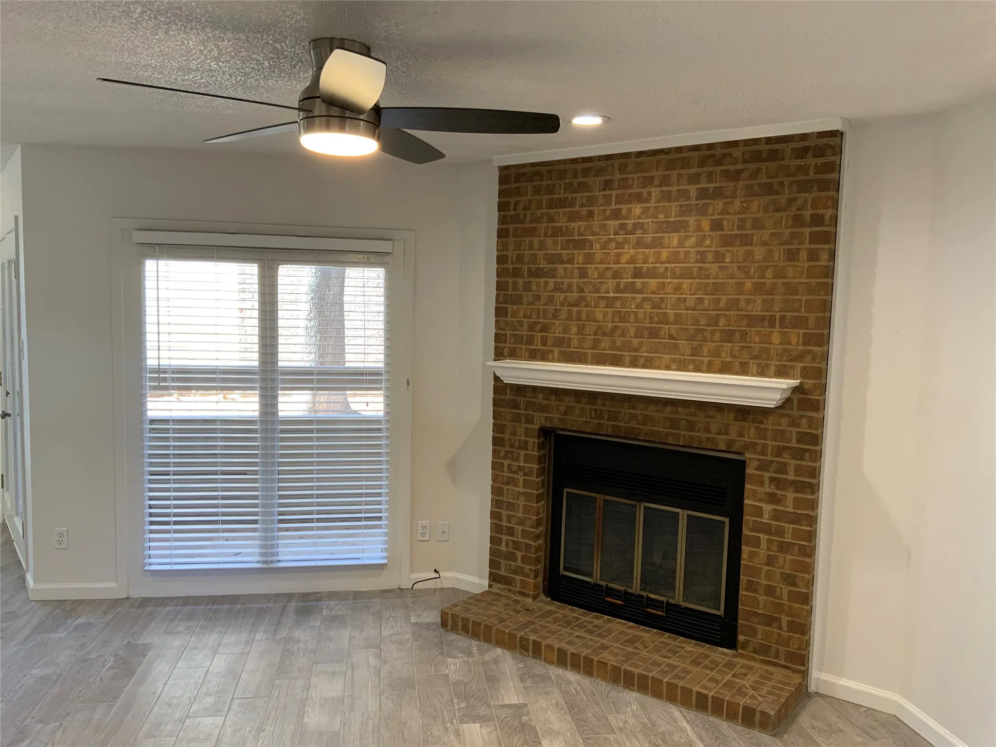 Condominium For Rent in Tarrant County , 1911 Chasewood Circle 110, Arlington, Texas 76011, 1 Bedroom, 1 Bathroom, Garage spaces, 792 Sqft, built in 1981, mls#21386997, Real Estate Agent in Arlington, Homes For Rent in Tarrant county, Homes For Rent in Arlington, Realtor in Arlington Texas, Real Estate Brokerage Independent Realty Texas, Luminita Cordes Realtor