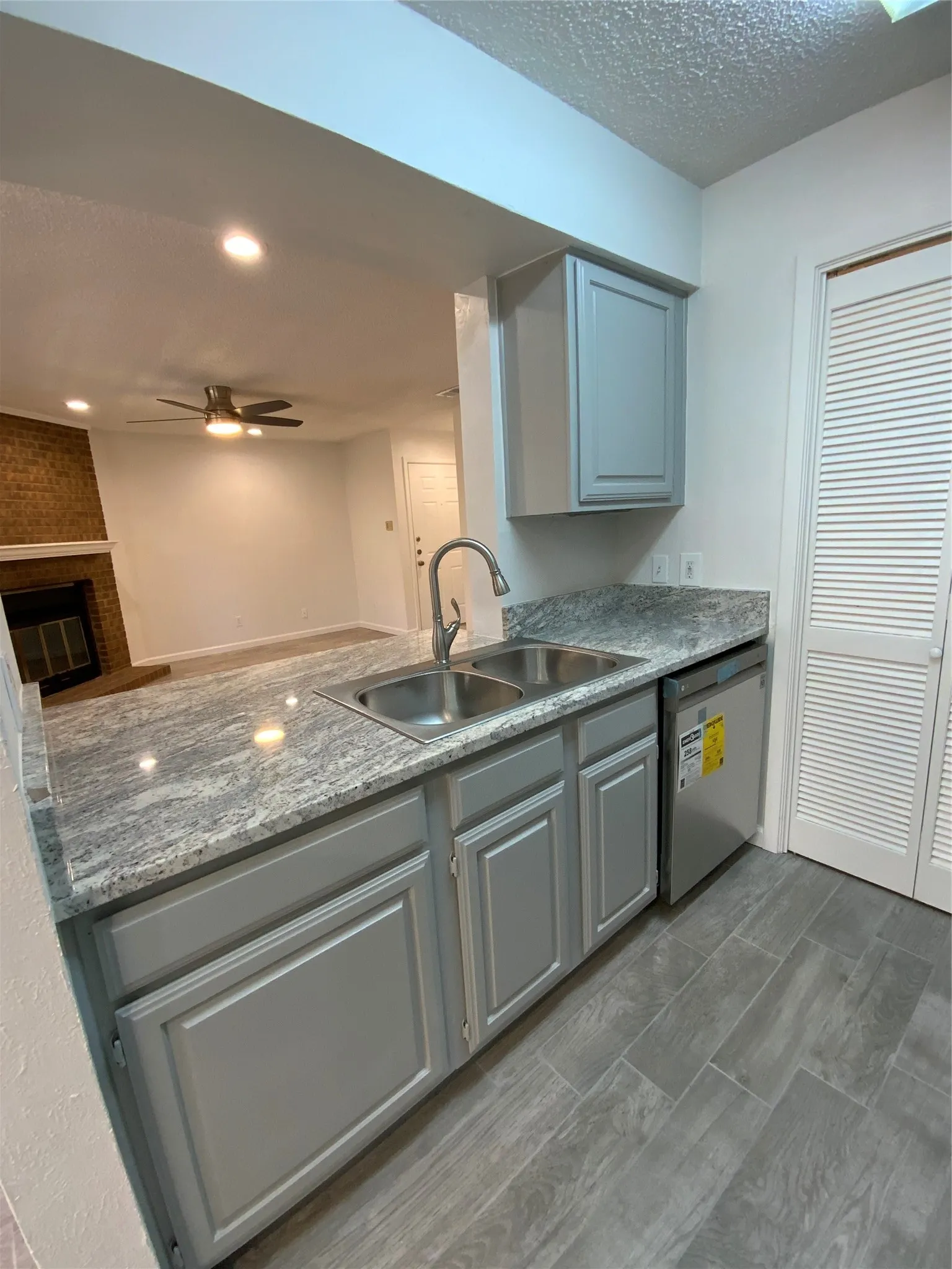 Condominium For Rent in Tarrant County , 1911 Chasewood Circle 110, Arlington, Texas 76011, 1 Bedroom, 1 Bathroom, Garage spaces, 792 Sqft, built in 1981, mls#21386997, Real Estate Agent in Arlington, Homes For Rent in Tarrant county, Homes For Rent in Arlington, Realtor in Arlington Texas, Real Estate Brokerage Independent Realty Texas, Luminita Cordes Realtor