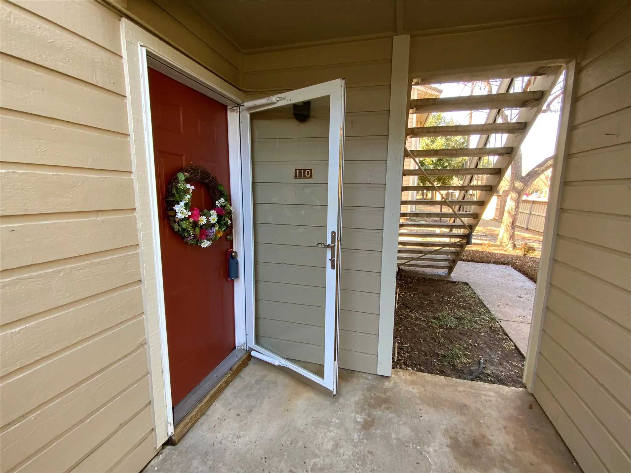 Condominium For Rent in Tarrant County , 1911 Chasewood Circle 110, Arlington, Texas 76011, 1 Bedroom, 1 Bathroom, Garage spaces, 792 Sqft, built in 1981, mls#21386997, Real Estate Agent in Arlington, Homes For Rent in Tarrant county, Homes For Rent in Arlington, Realtor in Arlington Texas, Real Estate Brokerage Independent Realty Texas, Luminita Cordes Realtor