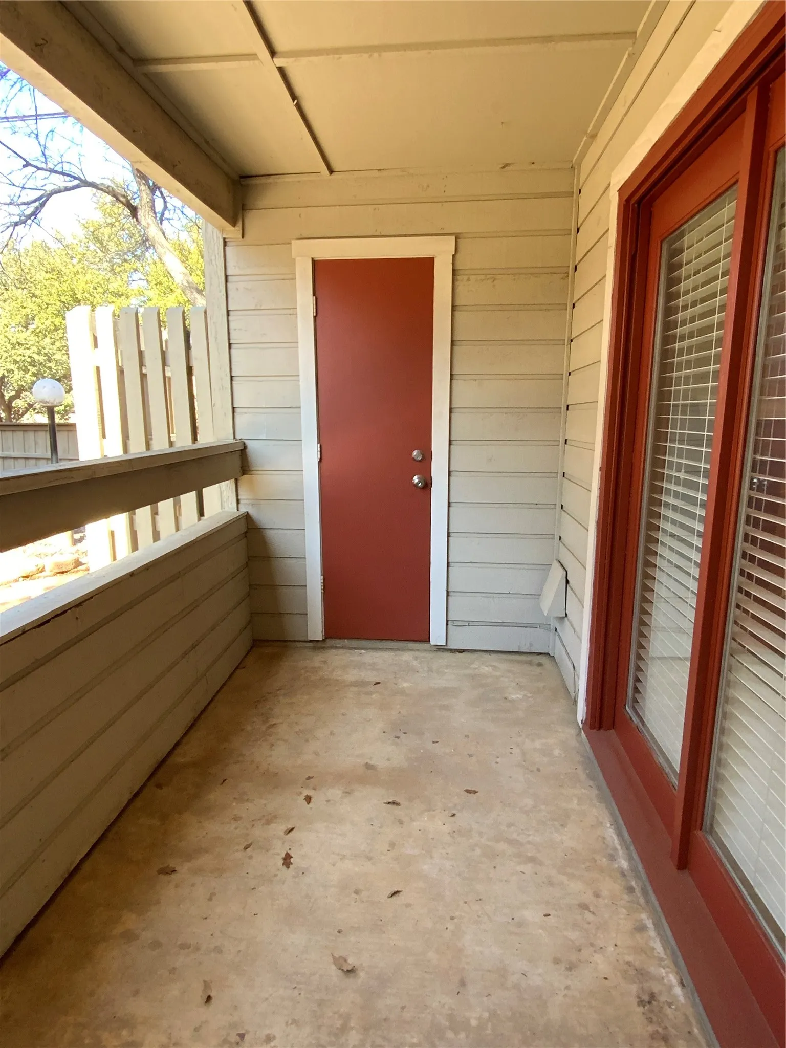 Condominium For Rent in Tarrant County , 1911 Chasewood Circle 110, Arlington, Texas 76011, 1 Bedroom, 1 Bathroom, Garage spaces, 792 Sqft, built in 1981, mls#21386997, Real Estate Agent in Arlington, Homes For Rent in Tarrant county, Homes For Rent in Arlington, Realtor in Arlington Texas, Real Estate Brokerage Independent Realty Texas, Luminita Cordes Realtor