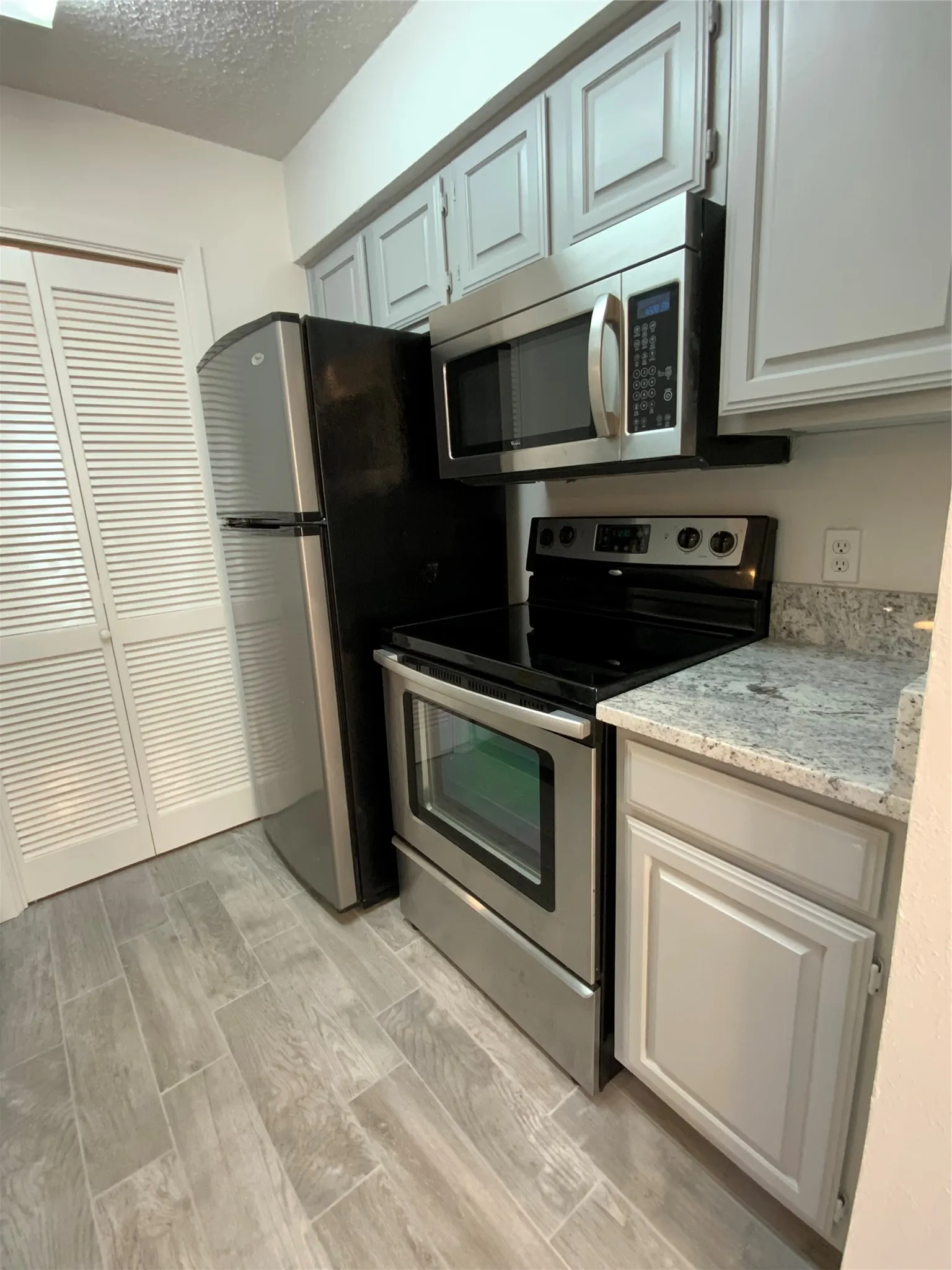 Condominium For Rent in Tarrant County , 1911 Chasewood Circle 110, Arlington, Texas 76011, 1 Bedroom, 1 Bathroom, Garage spaces, 792 Sqft, built in 1981, mls#21386997, Real Estate Agent in Arlington, Homes For Rent in Tarrant county, Homes For Rent in Arlington, Realtor in Arlington Texas, Real Estate Brokerage Independent Realty Texas, Luminita Cordes Realtor
