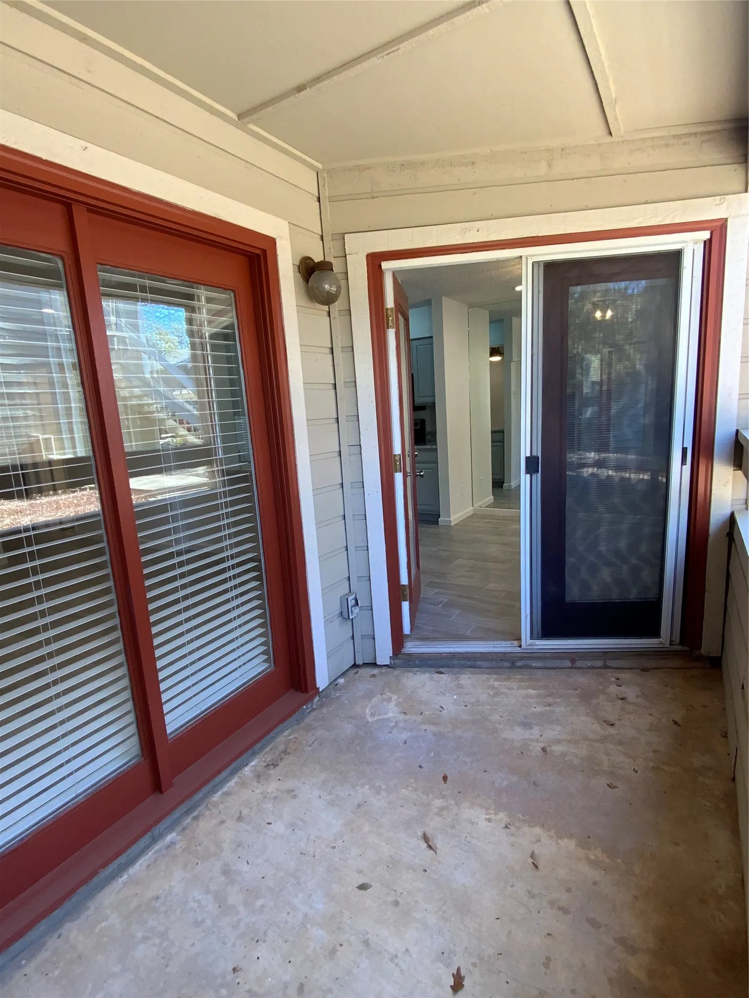 Condominium For Rent in Tarrant County , 1911 Chasewood Circle 110, Arlington, Texas 76011, 1 Bedroom, 1 Bathroom, Garage spaces, 792 Sqft, built in 1981, mls#21386997, Real Estate Agent in Arlington, Homes For Rent in Tarrant county, Homes For Rent in Arlington, Realtor in Arlington Texas, Real Estate Brokerage Independent Realty Texas, Luminita Cordes Realtor