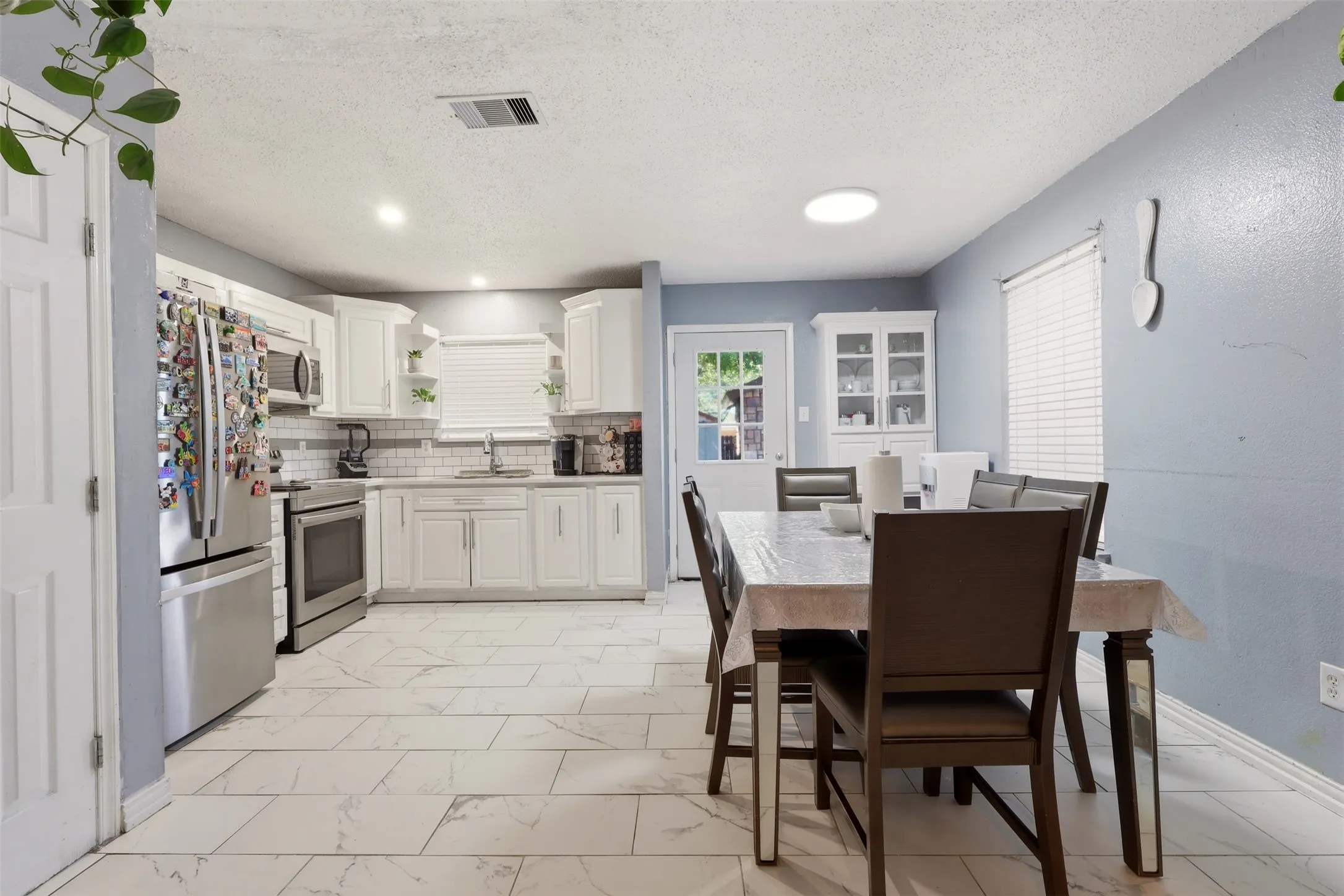 Single Family Residence For Sale in Dallas County , 4704 Lizzy Drive, Dallas, Texas 75211, 4 Bedroom, 2 Bathroom, Garage spaces, 1,276 Sqft, built in 1998, mls#21385728, Real Estate Agent in Dallas, Homes For Sale in Dallas county, Homes For Sale in Dallas, Realtor in Dallas Texas, Real Estate Brokerage Independent Realty Texas, Luminita Cordes Realtor