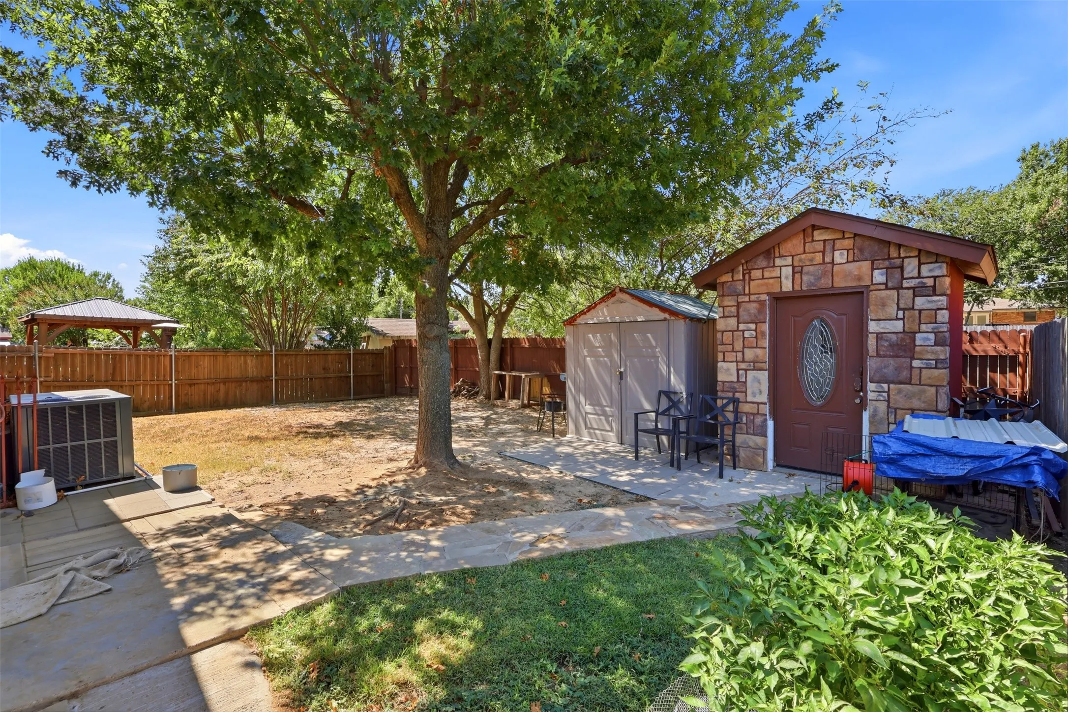 Single Family Residence For Sale in Dallas County , 4704 Lizzy Drive, Dallas, Texas 75211, 4 Bedroom, 2 Bathroom, Garage spaces, 1,276 Sqft, built in 1998, mls#21385728, Real Estate Agent in Dallas, Homes For Sale in Dallas county, Homes For Sale in Dallas, Realtor in Dallas Texas, Real Estate Brokerage Independent Realty Texas, Luminita Cordes Realtor