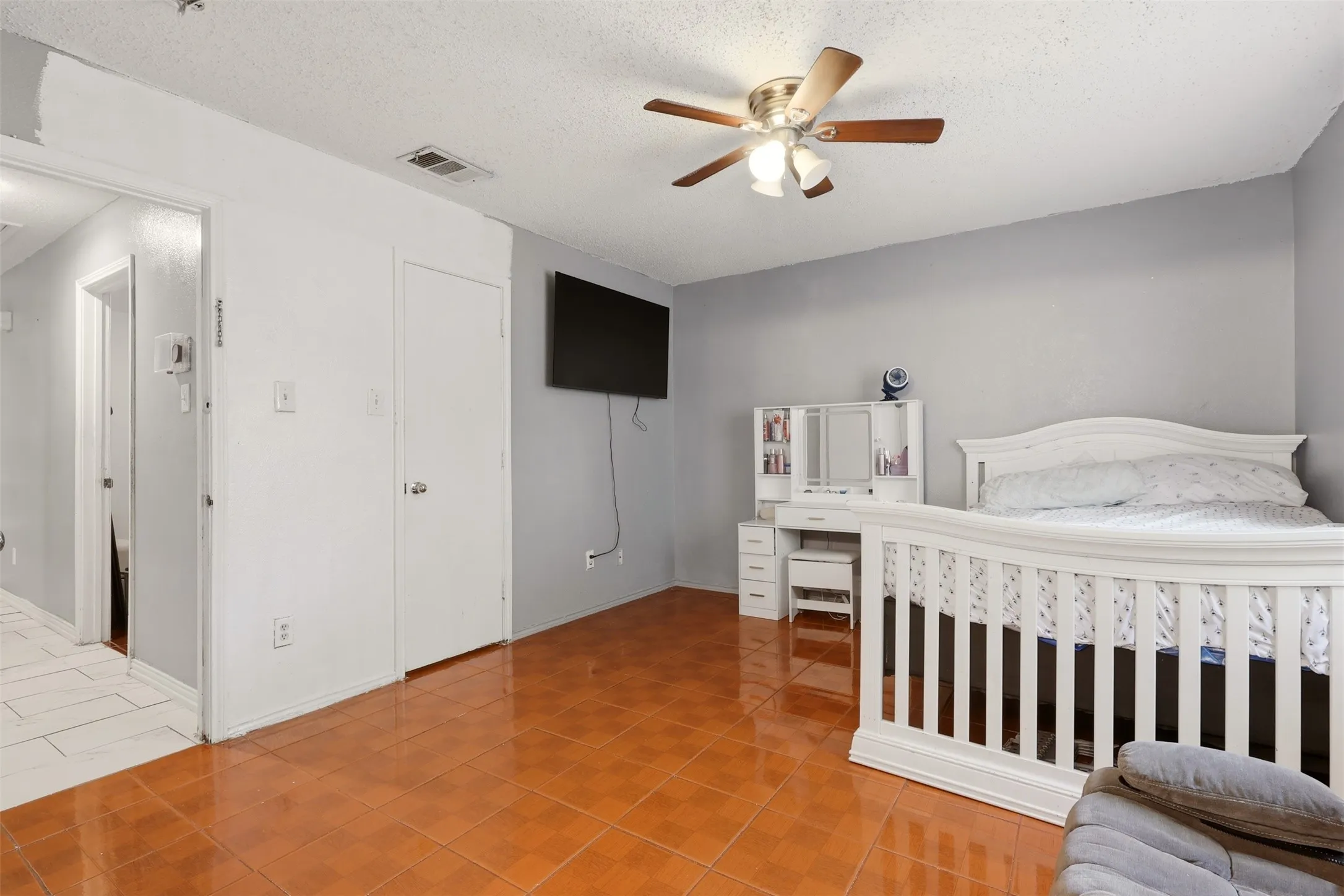 Single Family Residence For Sale in Dallas County , 4704 Lizzy Drive, Dallas, Texas 75211, 4 Bedroom, 2 Bathroom, Garage spaces, 1,276 Sqft, built in 1998, mls#21385728, Real Estate Agent in Dallas, Homes For Sale in Dallas county, Homes For Sale in Dallas, Realtor in Dallas Texas, Real Estate Brokerage Independent Realty Texas, Luminita Cordes Realtor