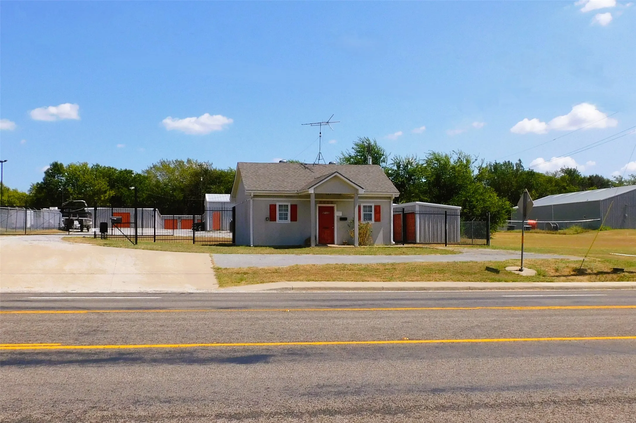 Office For Rent in Grayson County , 5012 FM 1417, Denison, Texas 75020, 0, 0, Garage spaces, 0 Sqft, built in 2004, mls#21387005, Real Estate Agent in Denison, Homes For Rent in Grayson county, Homes For Rent in Denison, Realtor in Denison Texas, Real Estate Brokerage Independent Realty Texas, Luminita Cordes Realtor