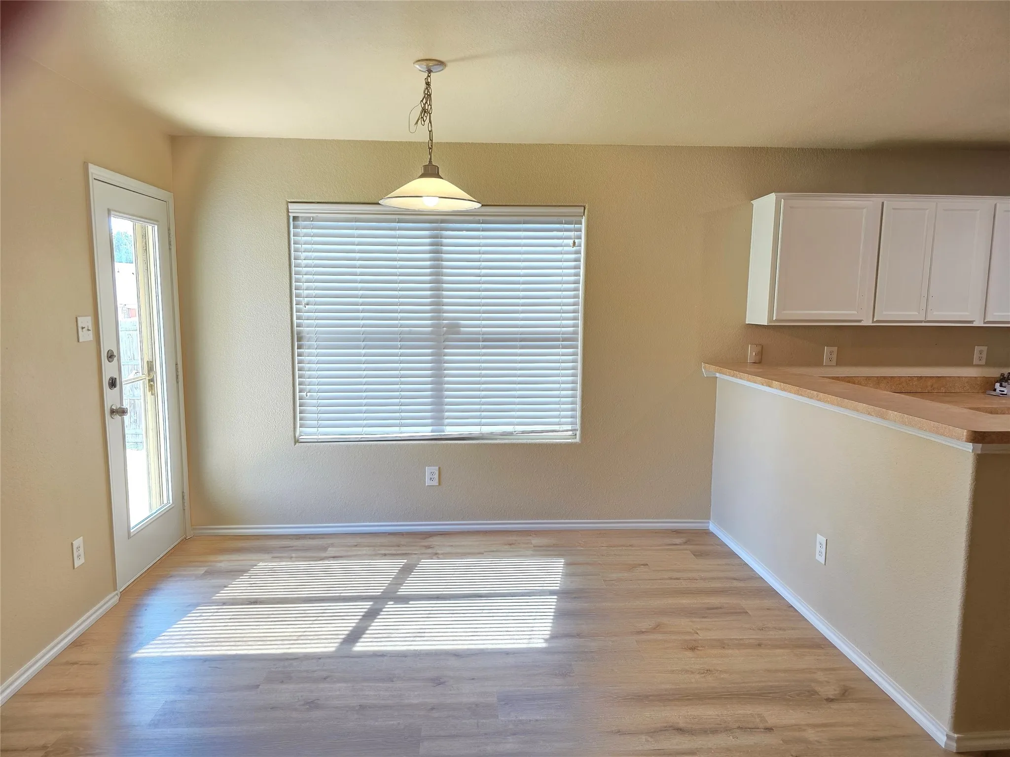 Single Family Residence For Sale in Dallas County , 157 Bushel Lane, Dallas, Texas 75241, 5 Bedroom, 3 Bathroom, 2 Garage spaces, 2,424 Sqft, built in 2007, mls#21387008, Real Estate Agent in Dallas, Homes For Sale in Dallas county, Homes For Sale in Dallas, Realtor in Dallas Texas, Real Estate Brokerage Independent Realty Texas, Luminita Cordes Realtor