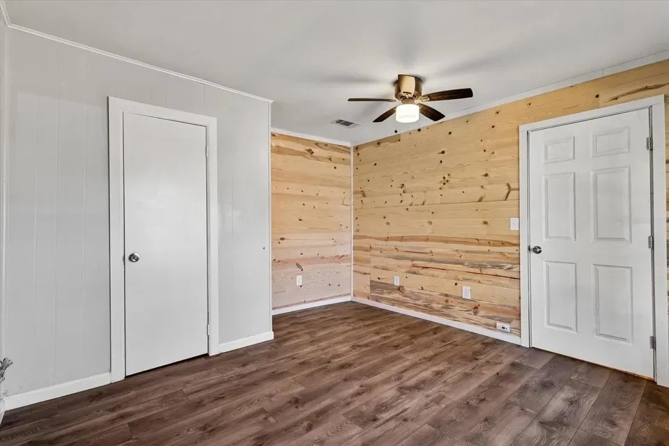 Single Family Residence For Sale in Grayson County , 306 Hall Street, Whitesboro, Texas 76273, 2 Bedroom, 2 Bathroom, Garage spaces, 812 Sqft, built in 1953, mls#21387007, Real Estate Agent in Whitesboro, Homes For Sale in Grayson county, Homes For Sale in Whitesboro, Realtor in Whitesboro Texas, Real Estate Brokerage Independent Realty Texas, Luminita Cordes Realtor