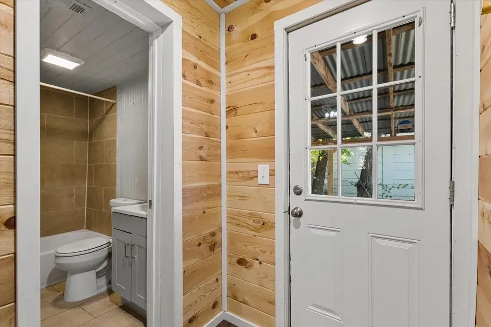Single Family Residence For Sale in Grayson County , 306 Hall Street, Whitesboro, Texas 76273, 2 Bedroom, 2 Bathroom, Garage spaces, 812 Sqft, built in 1953, mls#21387007, Real Estate Agent in Whitesboro, Homes For Sale in Grayson county, Homes For Sale in Whitesboro, Realtor in Whitesboro Texas, Real Estate Brokerage Independent Realty Texas, Luminita Cordes Realtor