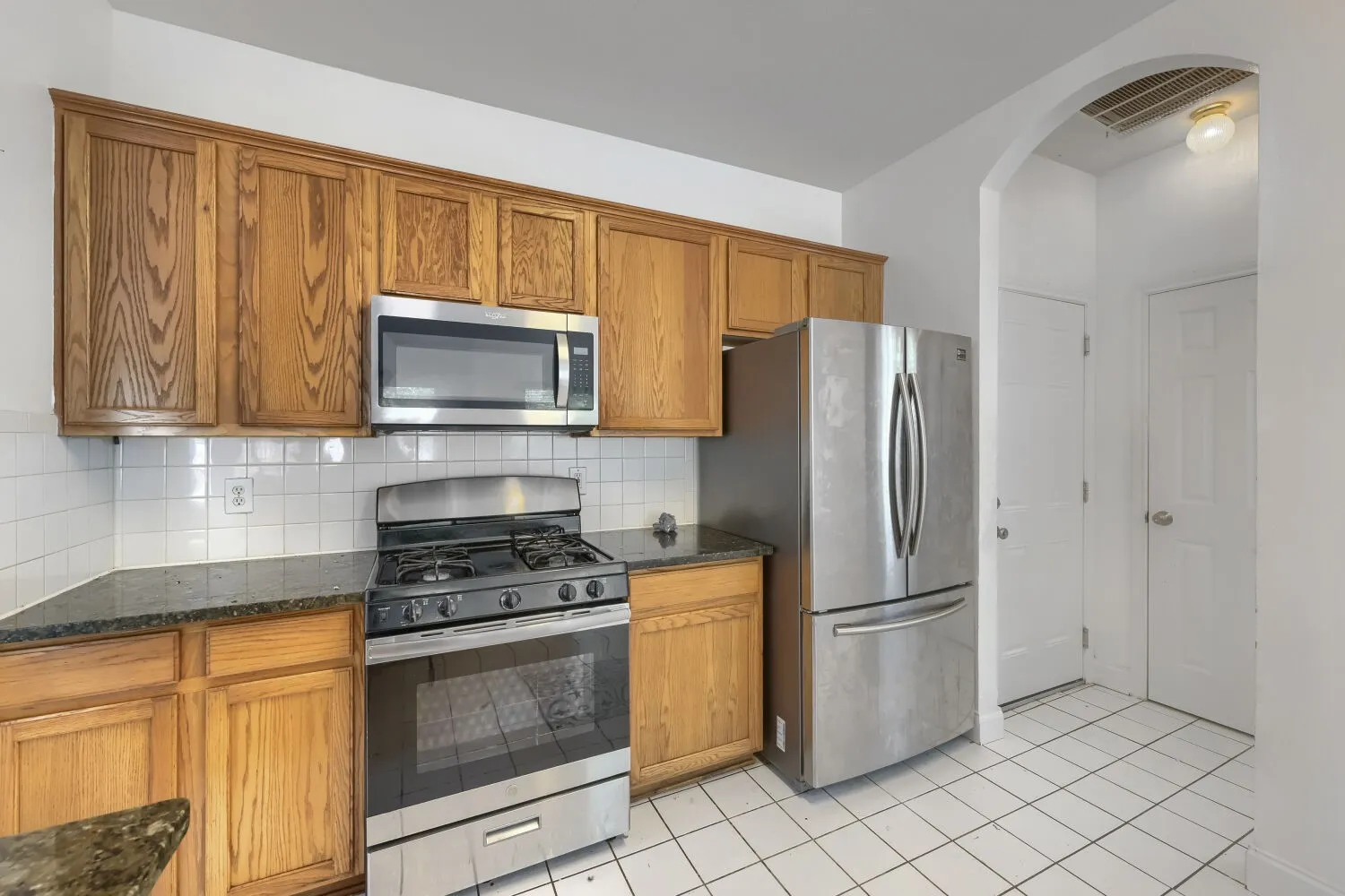 Single Family Residence For Rent in Tarrant County , 7018 Echo Lake Court, Arlington, Texas 76001, 4 Bedroom, 3 Bathroom, 2 Garage spaces, 2,143 Sqft, built in 2000, mls#21386995, Real Estate Agent in Arlington, Homes For Rent in Tarrant county, Homes For Rent in Arlington, Realtor in Arlington Texas, Real Estate Brokerage Independent Realty Texas, Luminita Cordes Realtor