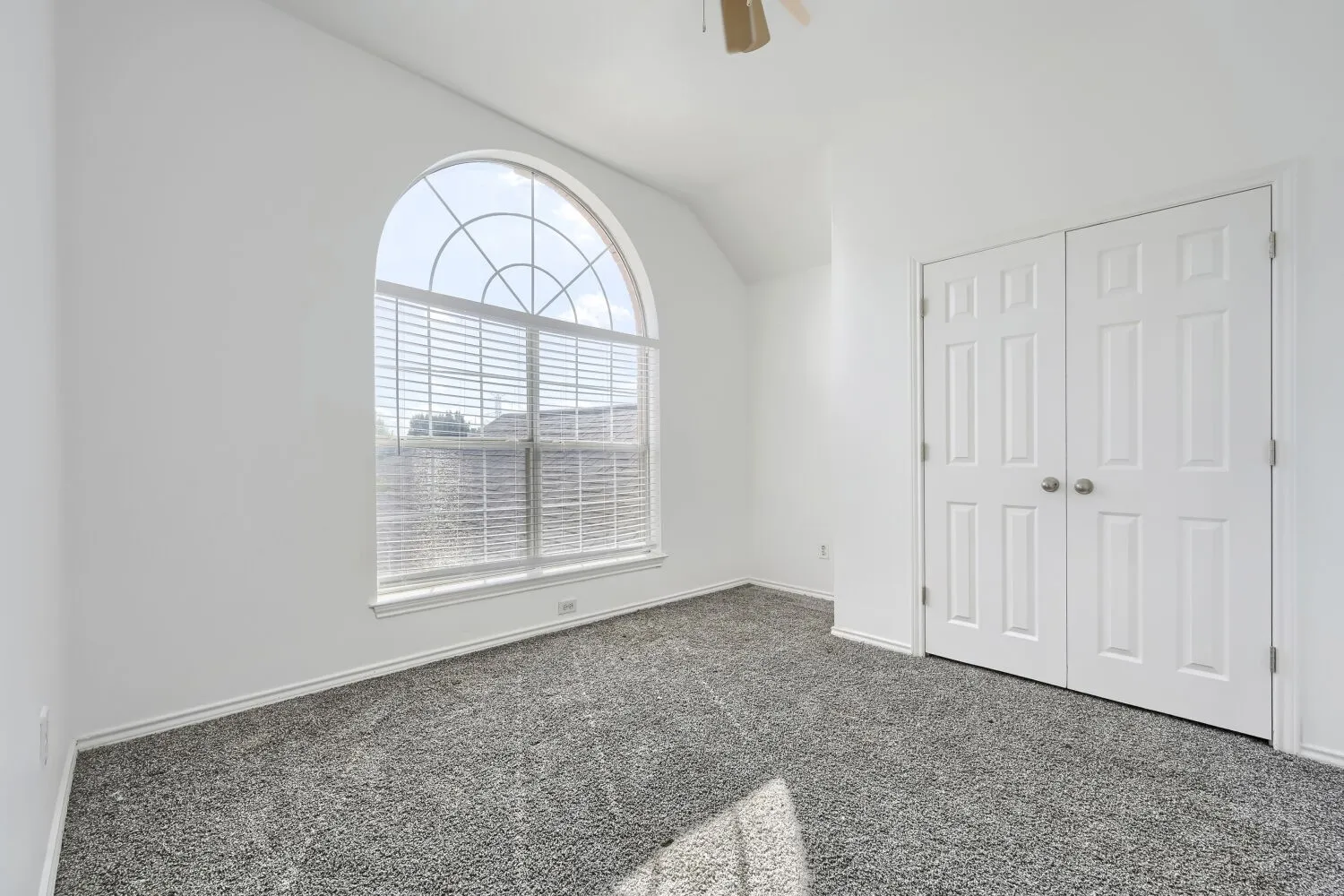 Single Family Residence For Rent in Tarrant County , 7018 Echo Lake Court, Arlington, Texas 76001, 4 Bedroom, 3 Bathroom, 2 Garage spaces, 2,143 Sqft, built in 2000, mls#21386995, Real Estate Agent in Arlington, Homes For Rent in Tarrant county, Homes For Rent in Arlington, Realtor in Arlington Texas, Real Estate Brokerage Independent Realty Texas, Luminita Cordes Realtor