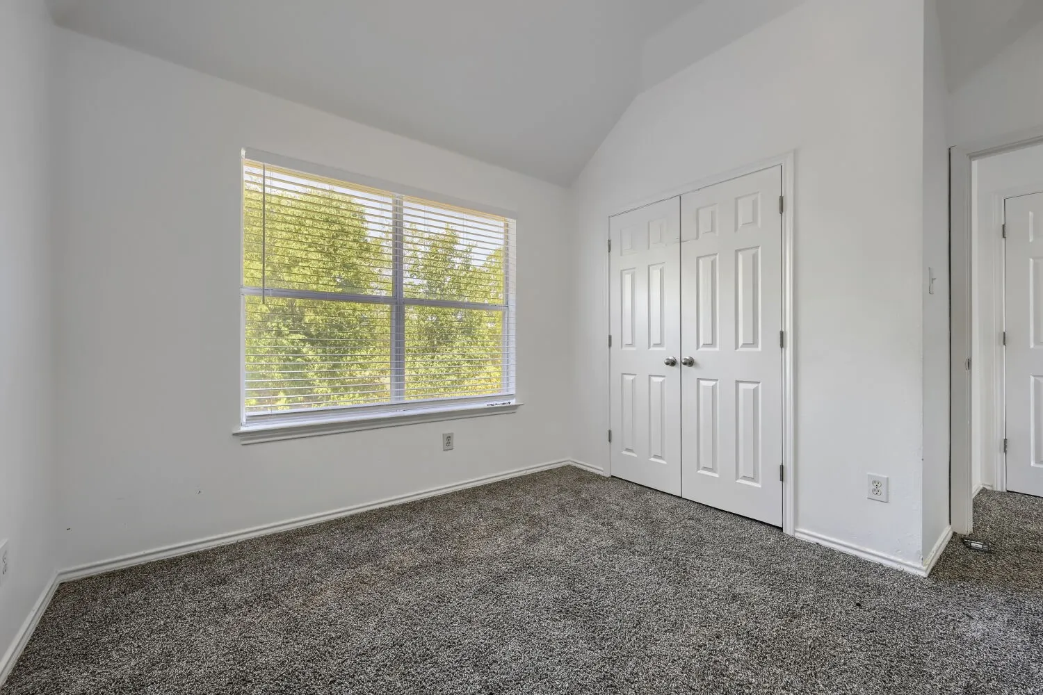 Single Family Residence For Rent in Tarrant County , 7018 Echo Lake Court, Arlington, Texas 76001, 4 Bedroom, 3 Bathroom, 2 Garage spaces, 2,143 Sqft, built in 2000, mls#21386995, Real Estate Agent in Arlington, Homes For Rent in Tarrant county, Homes For Rent in Arlington, Realtor in Arlington Texas, Real Estate Brokerage Independent Realty Texas, Luminita Cordes Realtor