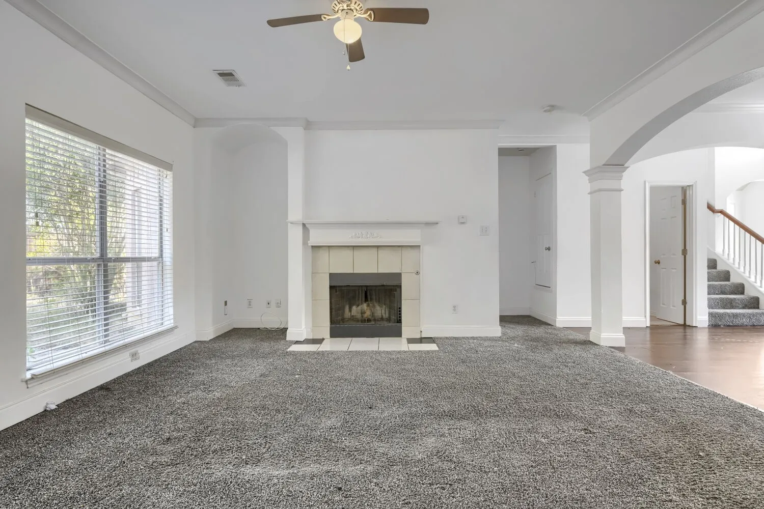 Single Family Residence For Rent in Tarrant County , 7018 Echo Lake Court, Arlington, Texas 76001, 4 Bedroom, 3 Bathroom, 2 Garage spaces, 2,143 Sqft, built in 2000, mls#21386995, Real Estate Agent in Arlington, Homes For Rent in Tarrant county, Homes For Rent in Arlington, Realtor in Arlington Texas, Real Estate Brokerage Independent Realty Texas, Luminita Cordes Realtor
