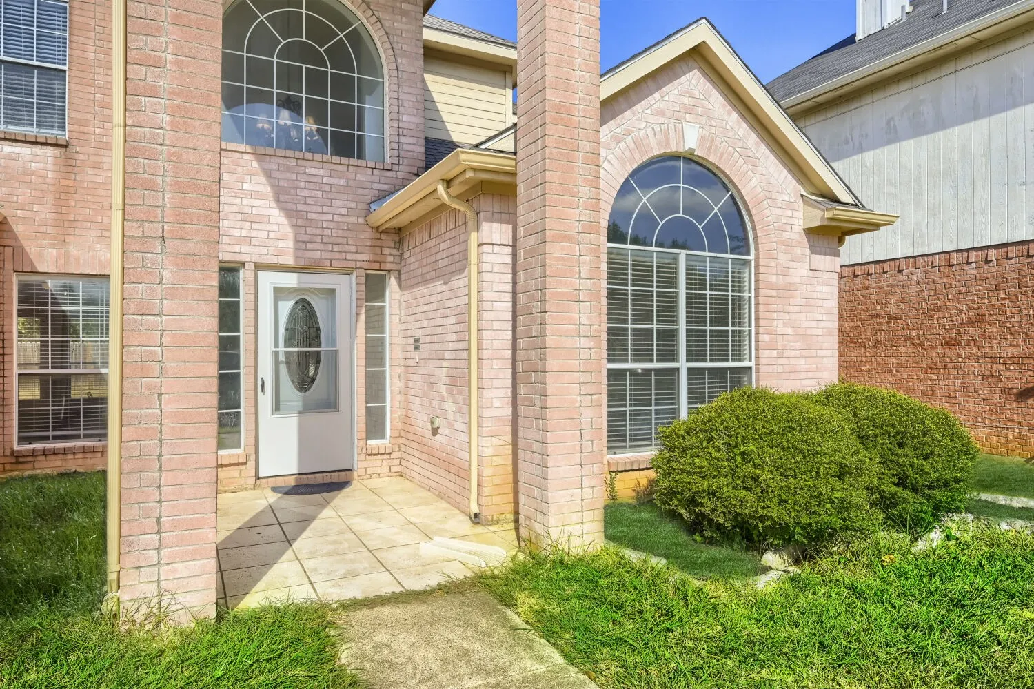 Single Family Residence For Rent in Tarrant County , 7018 Echo Lake Court, Arlington, Texas 76001, 4 Bedroom, 3 Bathroom, 2 Garage spaces, 2,143 Sqft, built in 2000, mls#21386995, Real Estate Agent in Arlington, Homes For Rent in Tarrant county, Homes For Rent in Arlington, Realtor in Arlington Texas, Real Estate Brokerage Independent Realty Texas, Luminita Cordes Realtor