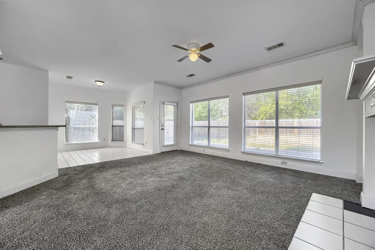 Single Family Residence For Rent in Tarrant County , 7018 Echo Lake Court, Arlington, Texas 76001, 4 Bedroom, 3 Bathroom, 2 Garage spaces, 2,143 Sqft, built in 2000, mls#21386995, Real Estate Agent in Arlington, Homes For Rent in Tarrant county, Homes For Rent in Arlington, Realtor in Arlington Texas, Real Estate Brokerage Independent Realty Texas, Luminita Cordes Realtor