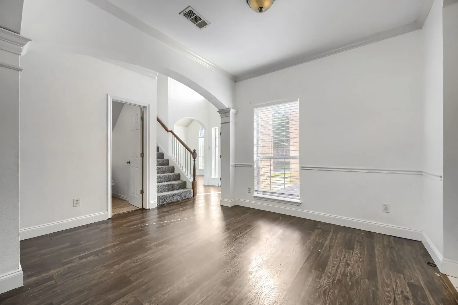 Single Family Residence For Rent in Tarrant County , 7018 Echo Lake Court, Arlington, Texas 76001, 4 Bedroom, 3 Bathroom, 2 Garage spaces, 2,143 Sqft, built in 2000, mls#21386995, Real Estate Agent in Arlington, Homes For Rent in Tarrant county, Homes For Rent in Arlington, Realtor in Arlington Texas, Real Estate Brokerage Independent Realty Texas, Luminita Cordes Realtor