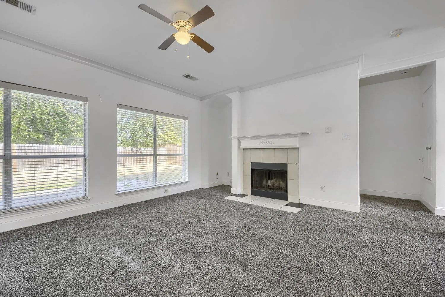 Single Family Residence For Rent in Tarrant County , 7018 Echo Lake Court, Arlington, Texas 76001, 4 Bedroom, 3 Bathroom, 2 Garage spaces, 2,143 Sqft, built in 2000, mls#21386995, Real Estate Agent in Arlington, Homes For Rent in Tarrant county, Homes For Rent in Arlington, Realtor in Arlington Texas, Real Estate Brokerage Independent Realty Texas, Luminita Cordes Realtor