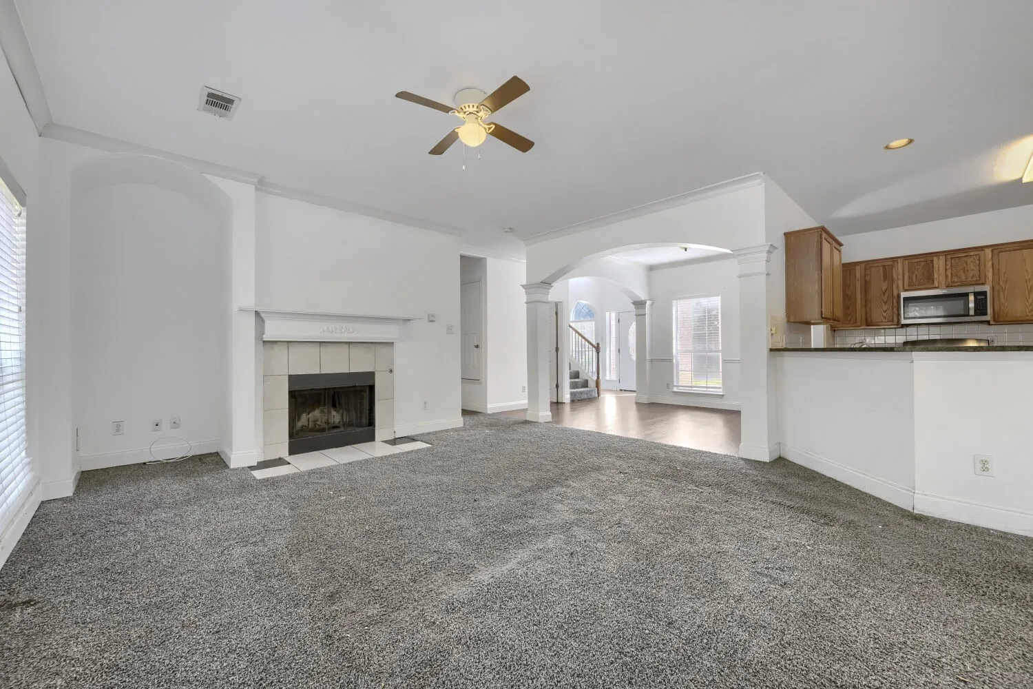 Single Family Residence For Rent in Tarrant County , 7018 Echo Lake Court, Arlington, Texas 76001, 4 Bedroom, 3 Bathroom, 2 Garage spaces, 2,143 Sqft, built in 2000, mls#21386995, Real Estate Agent in Arlington, Homes For Rent in Tarrant county, Homes For Rent in Arlington, Realtor in Arlington Texas, Real Estate Brokerage Independent Realty Texas, Luminita Cordes Realtor
