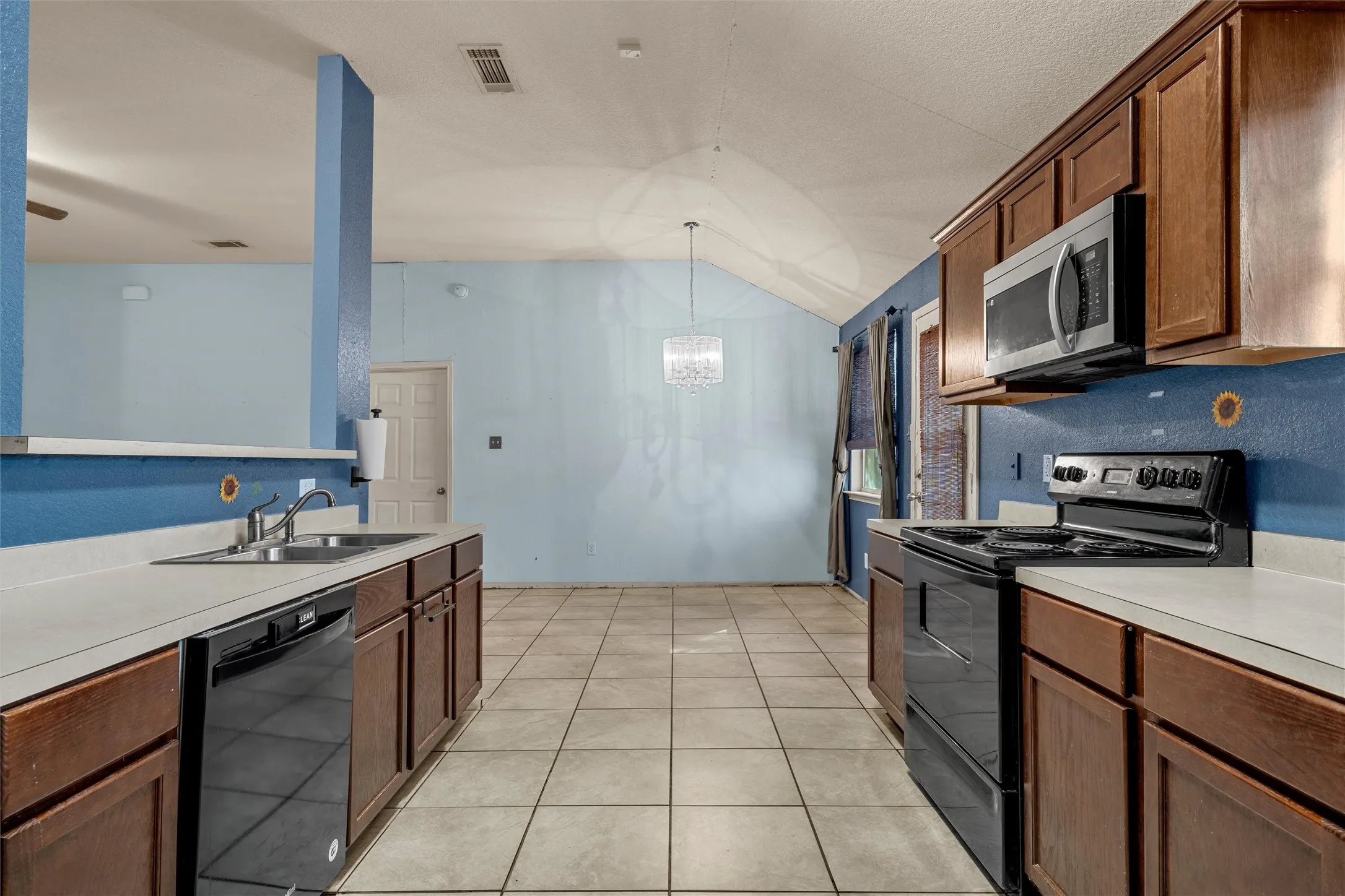 Single Family Residence For Sale in Mc Lennan County , 240 B B Burt, Waco, Texas 76708, 3 Bedroom, 2 Bathroom, 2 Garage spaces, 1,439 Sqft, built in 2009, mls#21386959, Real Estate Agent in Waco, Homes For Sale in Mc Lennan county, Homes For Sale in Waco, Realtor in Waco Texas, Real Estate Brokerage Independent Realty Texas, Luminita Cordes Realtor