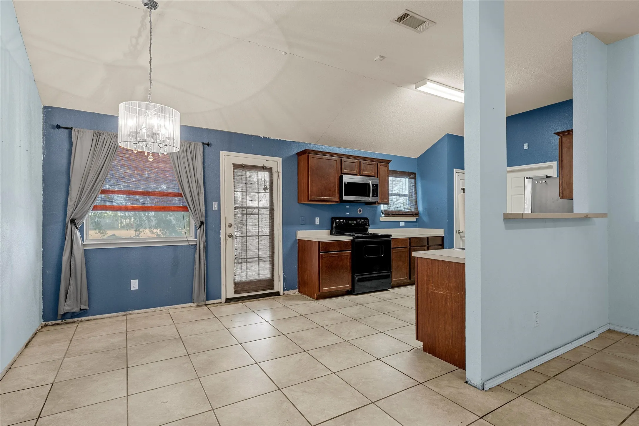 Single Family Residence For Sale in Mc Lennan County , 240 B B Burt, Waco, Texas 76708, 3 Bedroom, 2 Bathroom, 2 Garage spaces, 1,439 Sqft, built in 2009, mls#21386959, Real Estate Agent in Waco, Homes For Sale in Mc Lennan county, Homes For Sale in Waco, Realtor in Waco Texas, Real Estate Brokerage Independent Realty Texas, Luminita Cordes Realtor