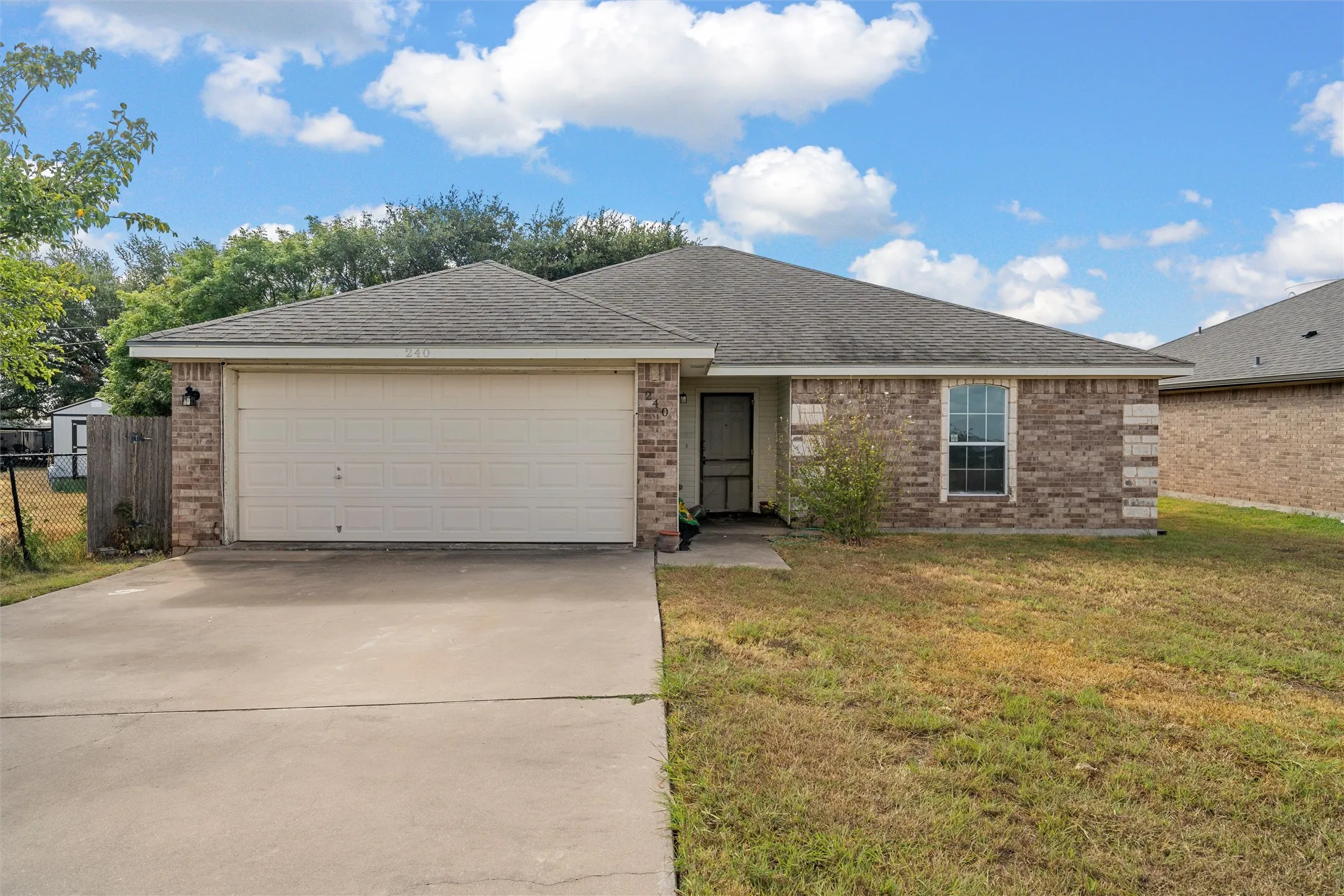 Single Family Residence For Sale in Mc Lennan County , 240 B B Burt, Waco, Texas 76708, 3 Bedroom, 2 Bathroom, 2 Garage spaces, 1,439 Sqft, built in 2009, mls#21386959, Real Estate Agent in Waco, Homes For Sale in Mc Lennan county, Homes For Sale in Waco, Realtor in Waco Texas, Real Estate Brokerage Independent Realty Texas, Luminita Cordes Realtor